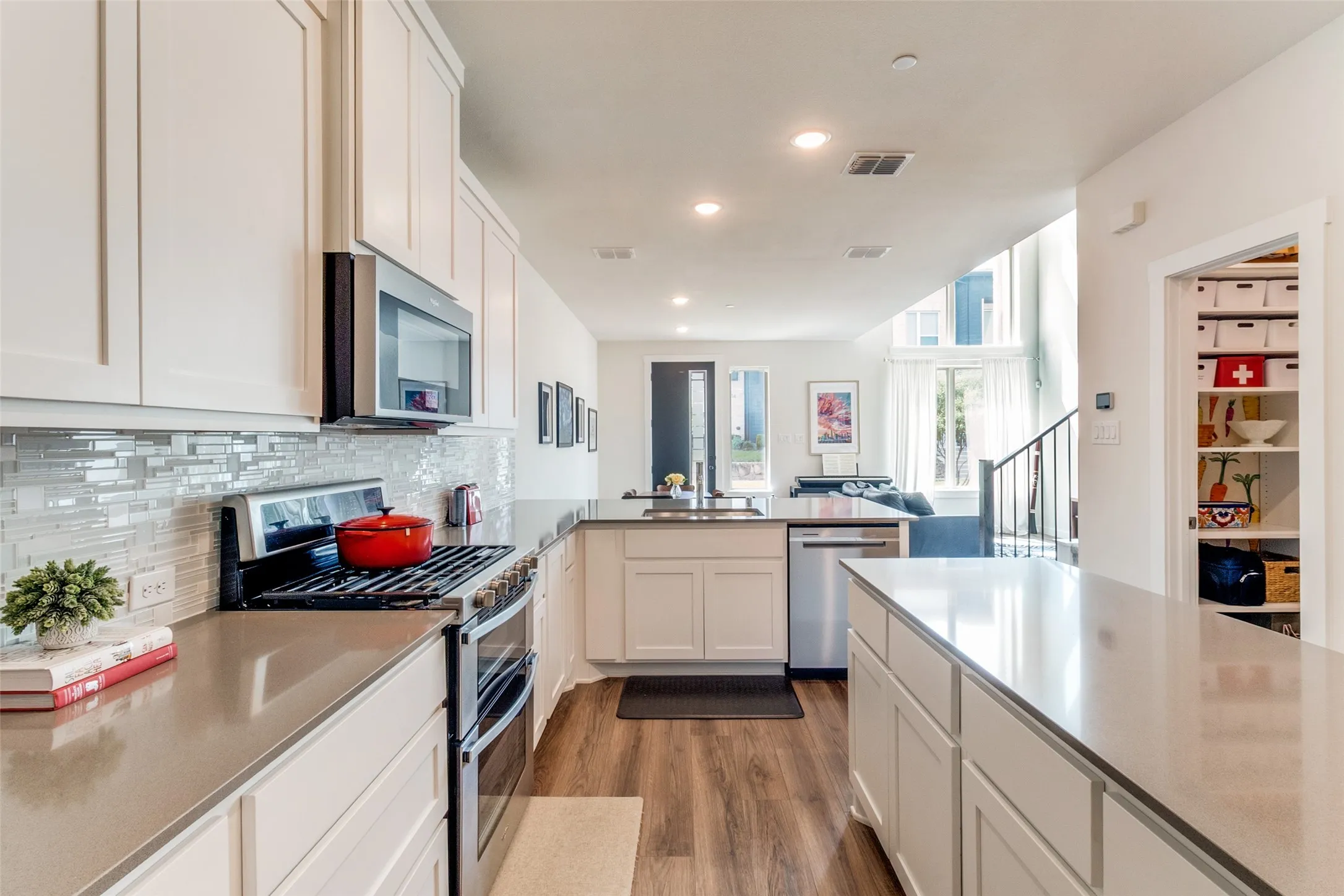 Townhouse For Sale in Collin County , 613 Collier Drive, Plano, Texas 75075, 2 Bedroom, 3 Bathroom, 2 Garage spaces, 1,672 Sqft, built in 2021, mls#21373594, Real Estate Agent in Plano, Homes For Sale in Collin county, Homes For Sale in Plano, Realtor in Plano Texas, Real Estate Brokerage Independent Realty Texas, Luminita Cordes Realtor