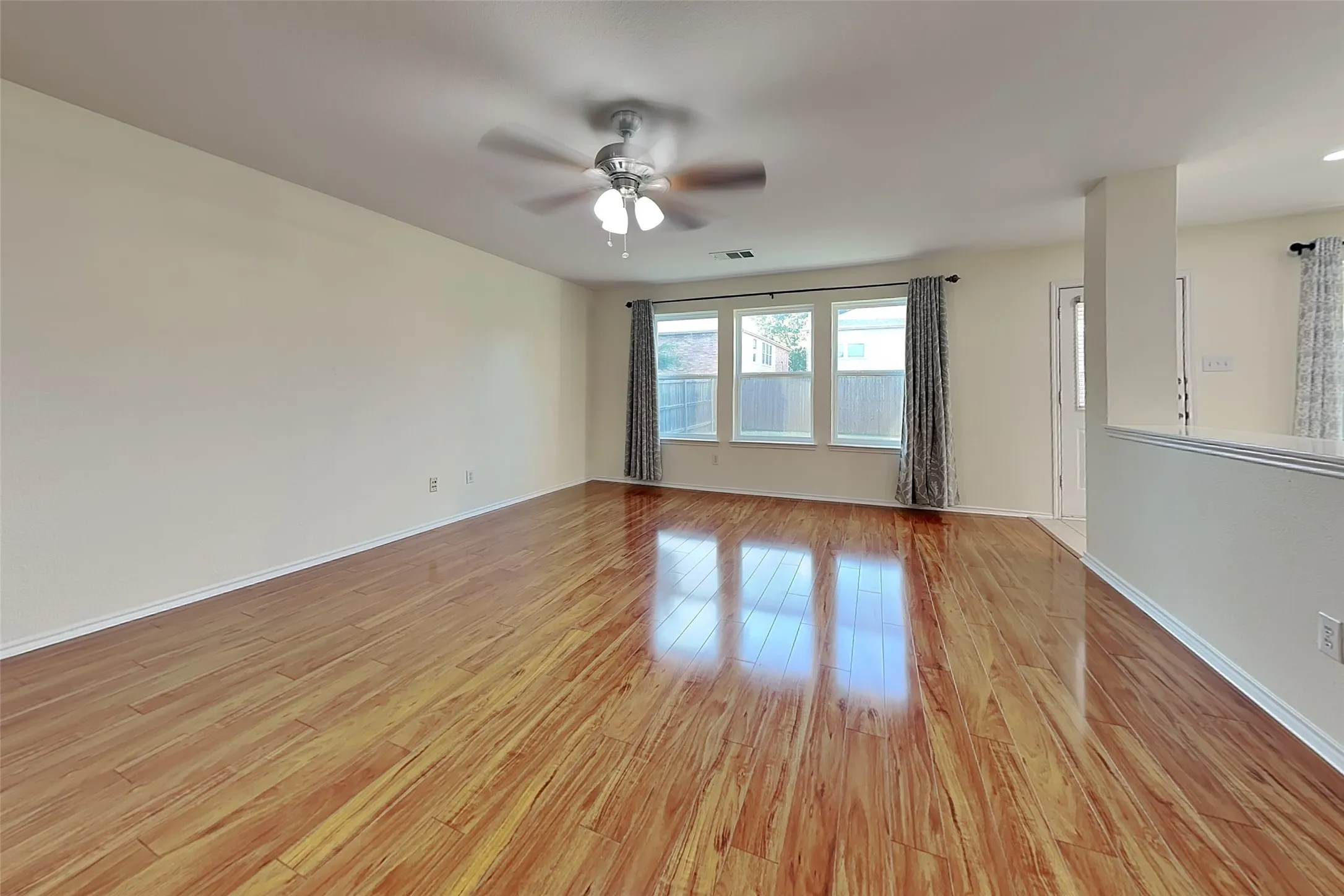 Single Family Residence For Rent in Collin County , 10133 Coolidge Drive, Mc Kinney, Texas 75072, 4 Bedroom, 3 Bathroom, 2 Garage spaces, 2,689 Sqft, built in 2005, mls#21375543, Real Estate Agent in Mc Kinney, Homes For Rent in Collin county, Homes For Rent in Mc Kinney, Realtor in Mc Kinney Texas, Real Estate Brokerage Independent Realty Texas, Luminita Cordes Realtor