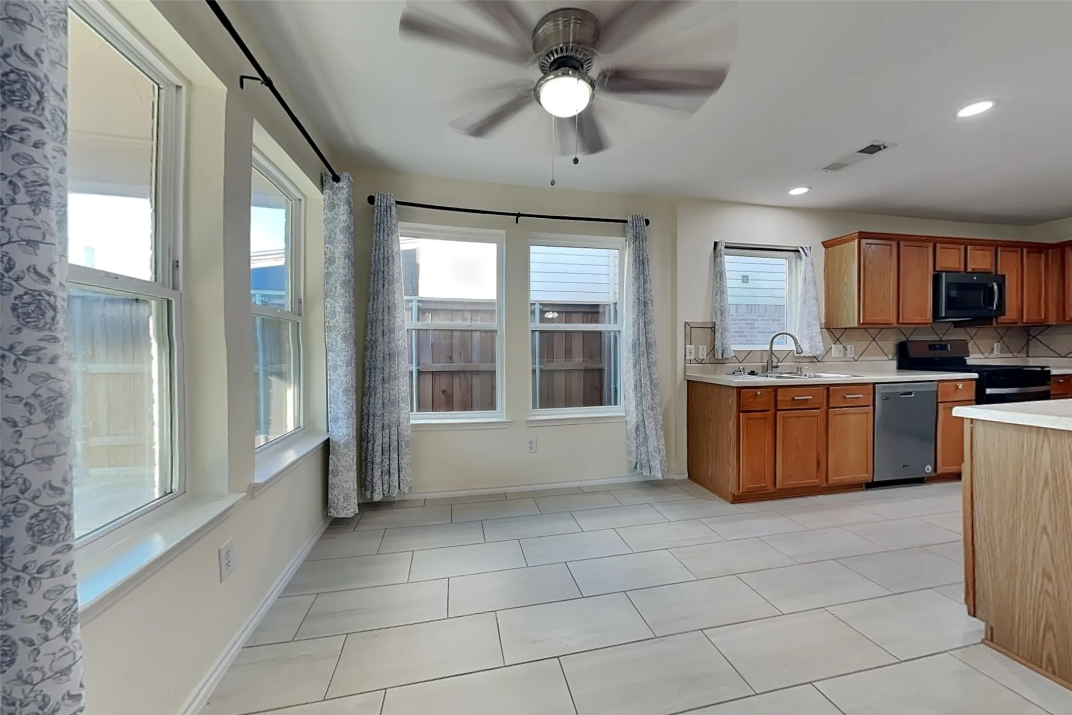 Single Family Residence For Rent in Collin County , 10133 Coolidge Drive, Mc Kinney, Texas 75072, 4 Bedroom, 3 Bathroom, 2 Garage spaces, 2,689 Sqft, built in 2005, mls#21375543, Real Estate Agent in Mc Kinney, Homes For Rent in Collin county, Homes For Rent in Mc Kinney, Realtor in Mc Kinney Texas, Real Estate Brokerage Independent Realty Texas, Luminita Cordes Realtor