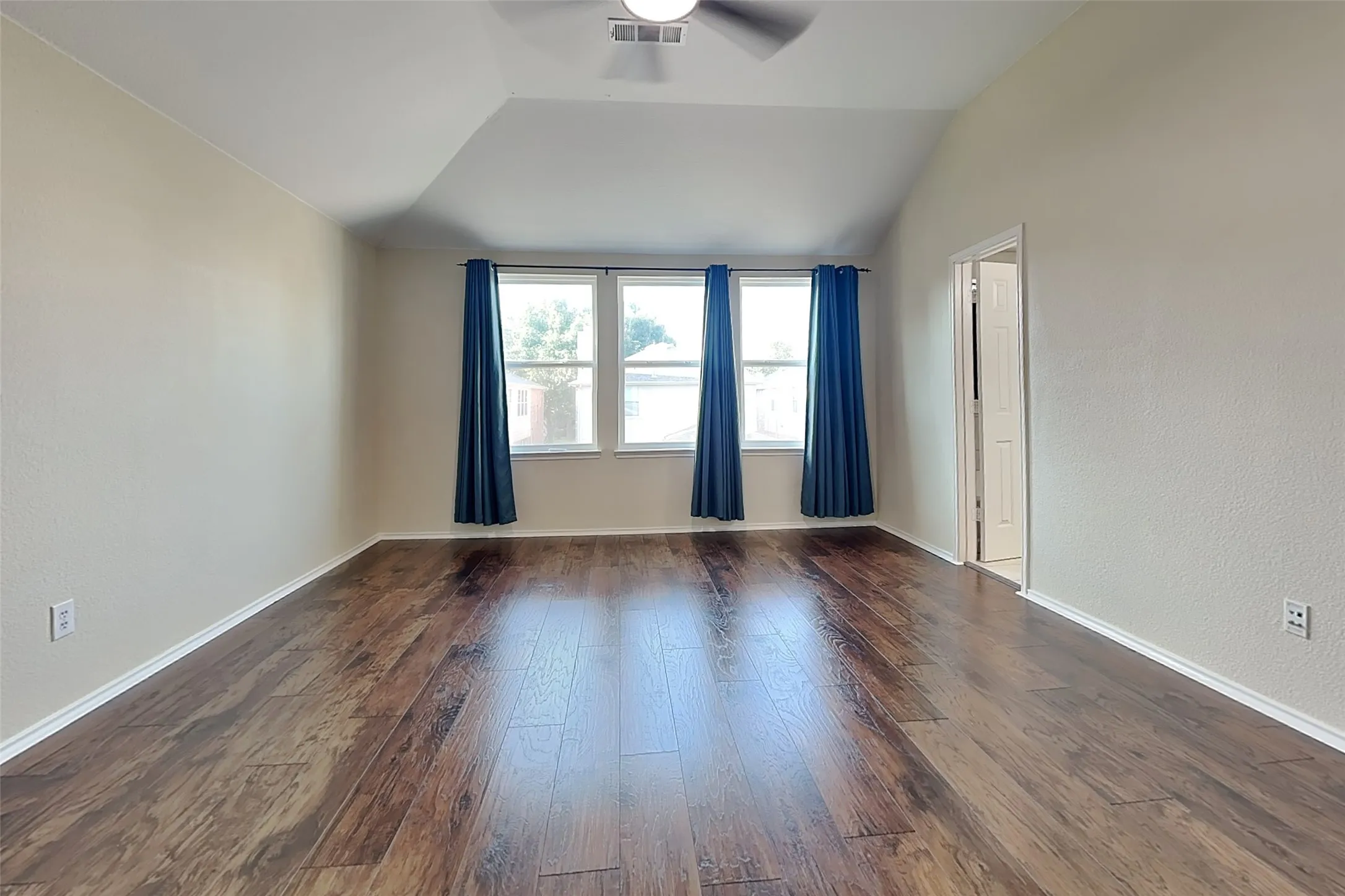 Single Family Residence For Rent in Collin County , 10133 Coolidge Drive, Mc Kinney, Texas 75072, 4 Bedroom, 3 Bathroom, 2 Garage spaces, 2,689 Sqft, built in 2005, mls#21375543, Real Estate Agent in Mc Kinney, Homes For Rent in Collin county, Homes For Rent in Mc Kinney, Realtor in Mc Kinney Texas, Real Estate Brokerage Independent Realty Texas, Luminita Cordes Realtor