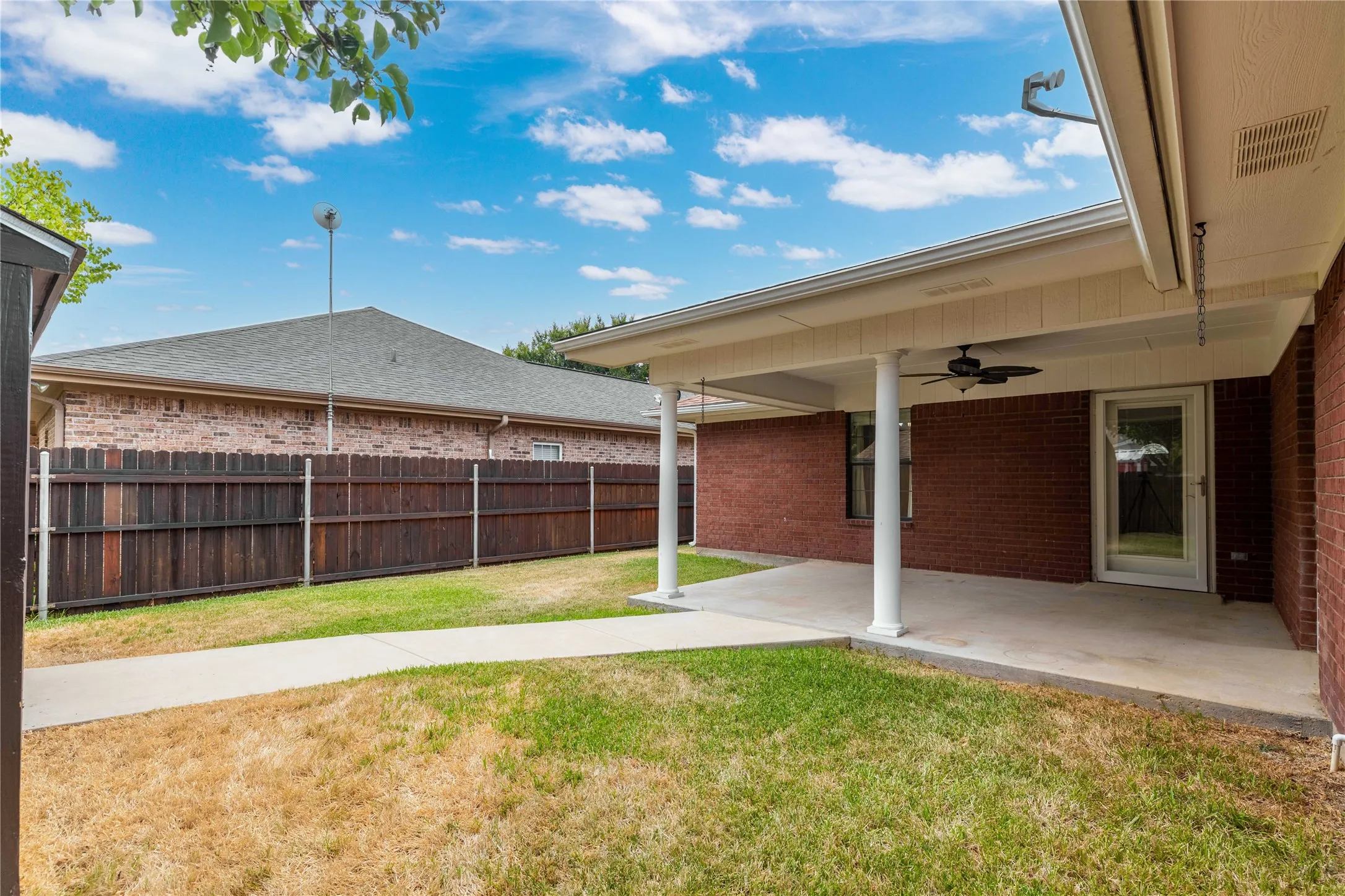 Single Family Residence For Sale in Brown County , 189 Abby Road, Early, Texas 76802, 3 Bedroom, 2 Bathroom, 2 Garage spaces, 1,507 Sqft, built in 2006, mls#21375558, Real Estate Agent in Early, Homes For Sale in Brown county, Homes For Sale in Early, Realtor in Early Texas, Real Estate Brokerage Independent Realty Texas, Luminita Cordes Realtor