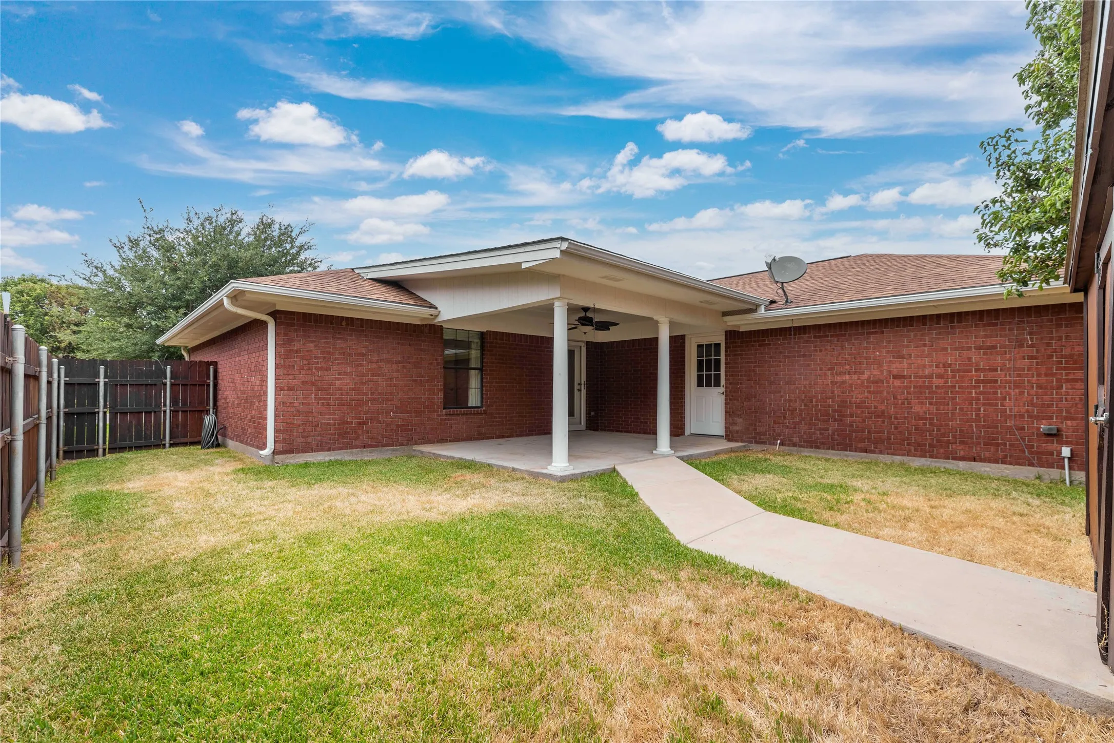Single Family Residence For Sale in Brown County , 189 Abby Road, Early, Texas 76802, 3 Bedroom, 2 Bathroom, 2 Garage spaces, 1,507 Sqft, built in 2006, mls#21375558, Real Estate Agent in Early, Homes For Sale in Brown county, Homes For Sale in Early, Realtor in Early Texas, Real Estate Brokerage Independent Realty Texas, Luminita Cordes Realtor