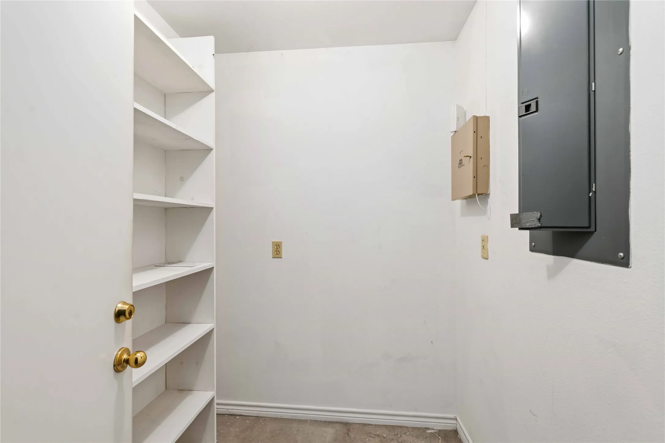 Single Family Residence For Sale in Brown County , 189 Abby Road, Early, Texas 76802, 3 Bedroom, 2 Bathroom, 2 Garage spaces, 1,507 Sqft, built in 2006, mls#21375558, Real Estate Agent in Early, Homes For Sale in Brown county, Homes For Sale in Early, Realtor in Early Texas, Real Estate Brokerage Independent Realty Texas, Luminita Cordes Realtor