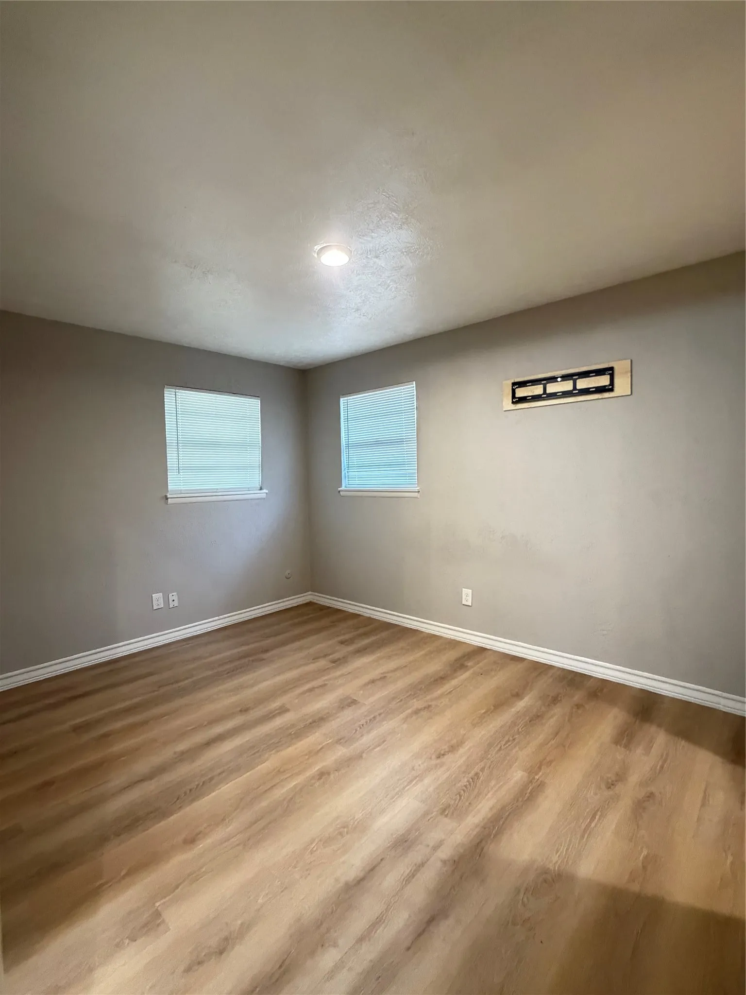 Single Family Residence For Rent in Tarrant County , 1621 Gill Street, Blue Mound, Texas 76131, 3 Bedroom, 2 Bathroom, 1 Garage spaces, 1,512 Sqft, built in 1960, mls#21368446, Real Estate Agent in Blue Mound, Homes For Rent in Tarrant county, Homes For Rent in Blue Mound, Realtor in Blue Mound Texas, Real Estate Brokerage Independent Realty Texas, Luminita Cordes Realtor