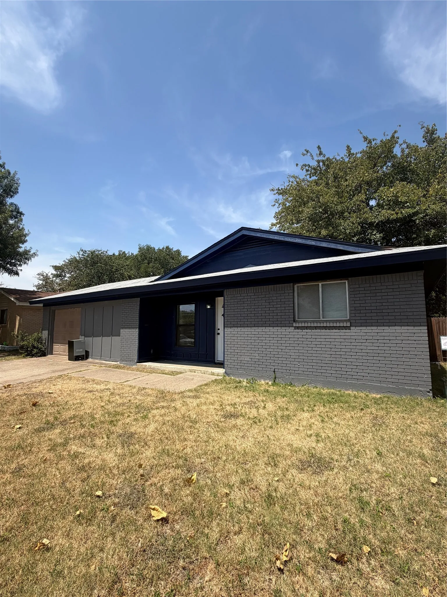 Single Family Residence For Rent in Tarrant County , 1621 Gill Street, Blue Mound, Texas 76131, 3 Bedroom, 2 Bathroom, 1 Garage spaces, 1,512 Sqft, built in 1960, mls#21368446, Real Estate Agent in Blue Mound, Homes For Rent in Tarrant county, Homes For Rent in Blue Mound, Realtor in Blue Mound Texas, Real Estate Brokerage Independent Realty Texas, Luminita Cordes Realtor