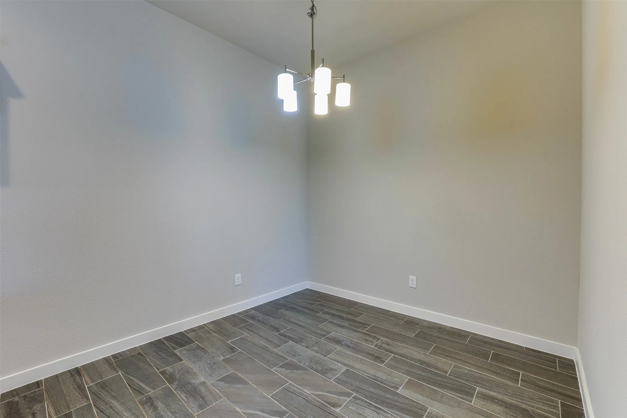 Duplex For Sale in Ellis County , 1029-1031 Skyview Court, Midlothian, Texas 76065, 6 Bedroom, 4 Bathroom, 2 Garage spaces, 2,504 Sqft, built in 2018, mls#21373655, Real Estate Agent in Midlothian, Homes For Sale in Ellis county, Homes For Sale in Midlothian, Realtor in Midlothian Texas, Real Estate Brokerage Independent Realty Texas, Luminita Cordes Realtor