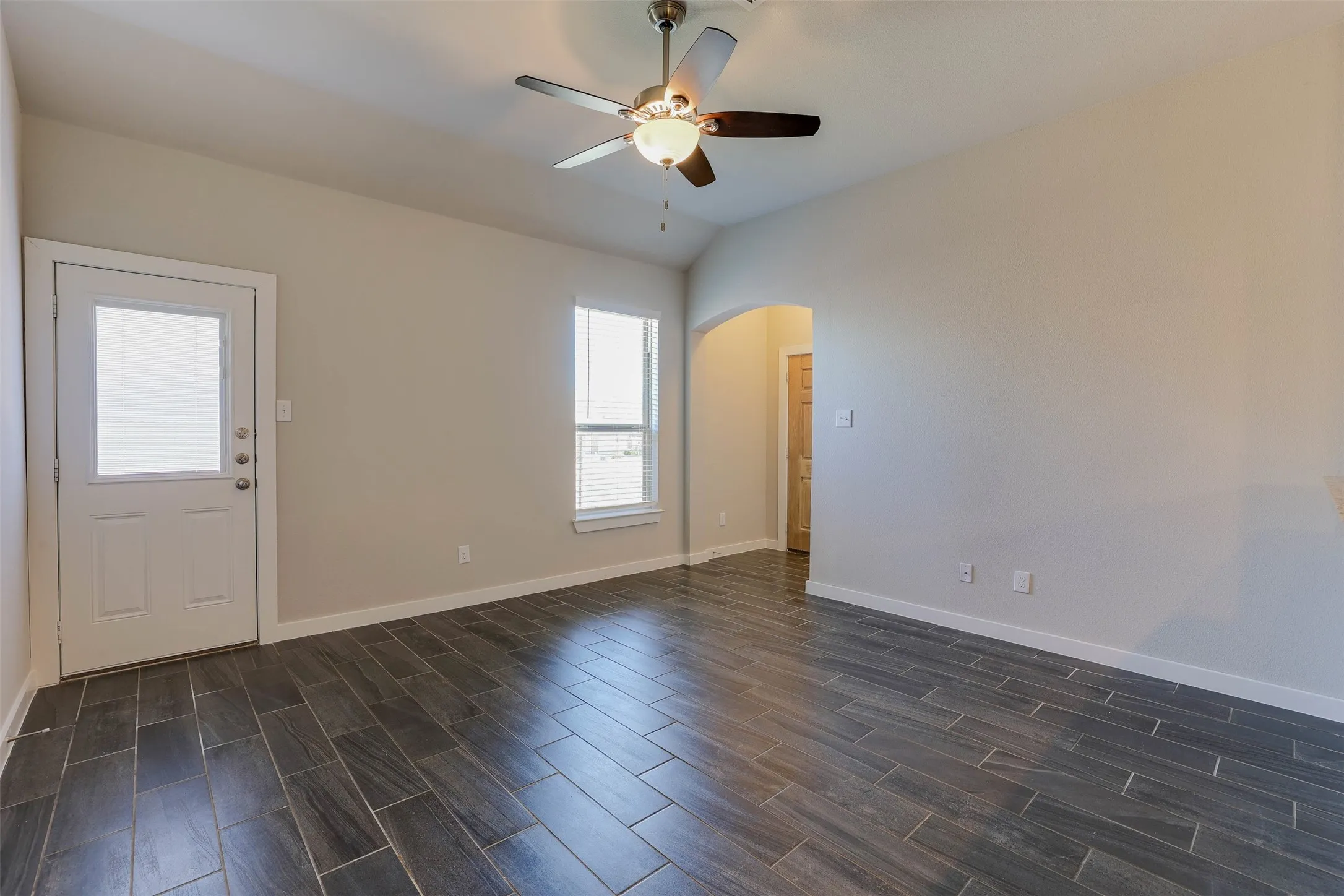 Duplex For Sale in Ellis County , 1029-1031 Skyview Court, Midlothian, Texas 76065, 6 Bedroom, 4 Bathroom, 2 Garage spaces, 2,504 Sqft, built in 2018, mls#21373655, Real Estate Agent in Midlothian, Homes For Sale in Ellis county, Homes For Sale in Midlothian, Realtor in Midlothian Texas, Real Estate Brokerage Independent Realty Texas, Luminita Cordes Realtor