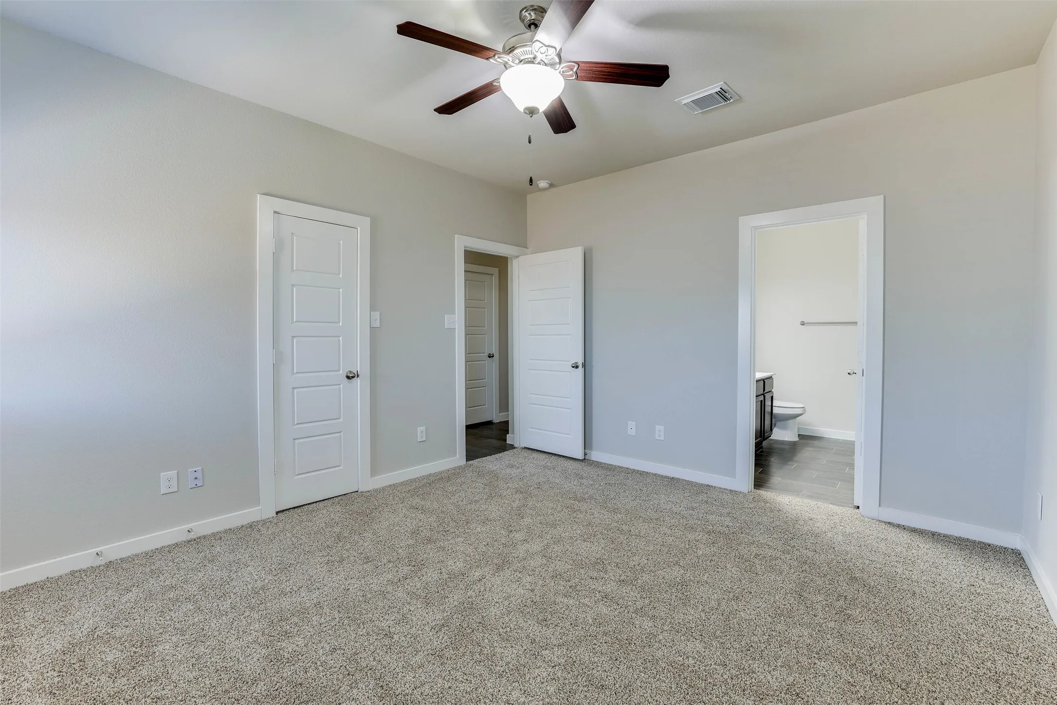 Duplex For Sale in Ellis County , 1029-1031 Skyview Court, Midlothian, Texas 76065, 6 Bedroom, 4 Bathroom, 2 Garage spaces, 2,504 Sqft, built in 2018, mls#21373655, Real Estate Agent in Midlothian, Homes For Sale in Ellis county, Homes For Sale in Midlothian, Realtor in Midlothian Texas, Real Estate Brokerage Independent Realty Texas, Luminita Cordes Realtor