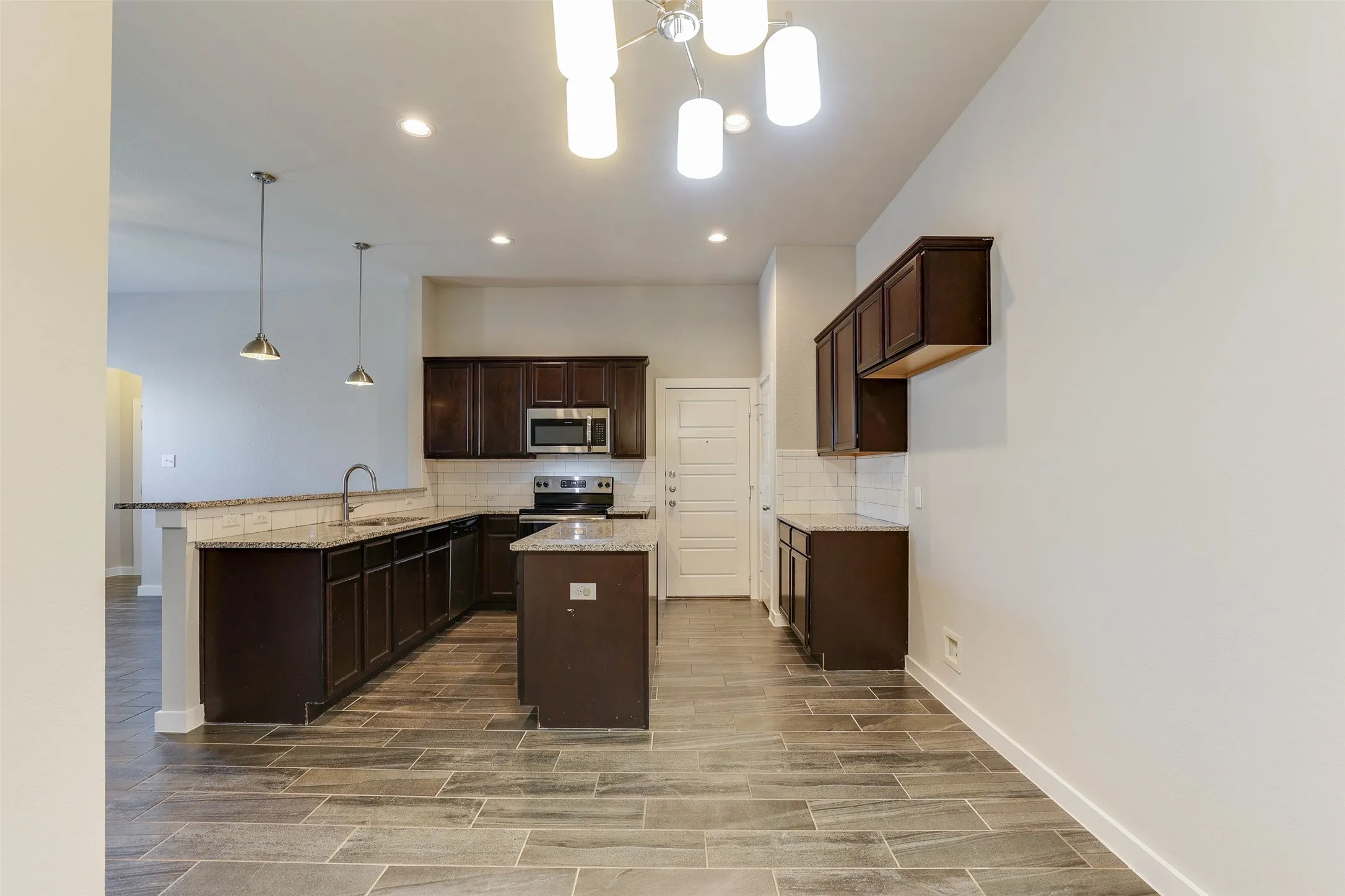 Duplex For Sale in Ellis County , 1029-1031 Skyview Court, Midlothian, Texas 76065, 6 Bedroom, 4 Bathroom, 2 Garage spaces, 2,504 Sqft, built in 2018, mls#21373655, Real Estate Agent in Midlothian, Homes For Sale in Ellis county, Homes For Sale in Midlothian, Realtor in Midlothian Texas, Real Estate Brokerage Independent Realty Texas, Luminita Cordes Realtor