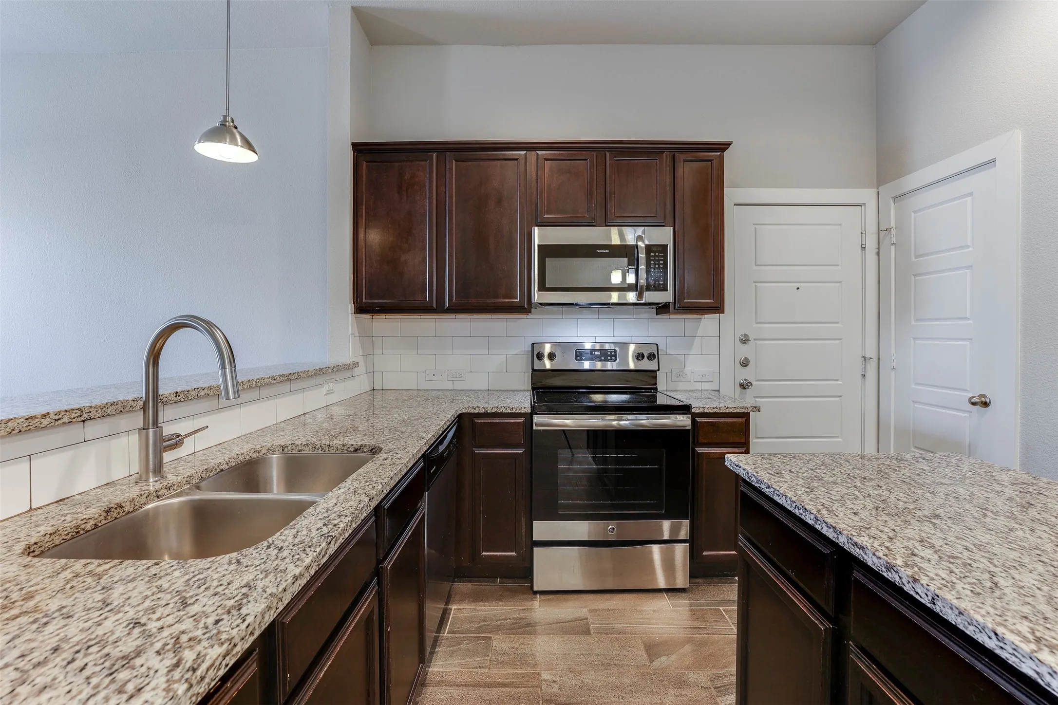 Duplex For Sale in Ellis County , 1029-1031 Skyview Court, Midlothian, Texas 76065, 6 Bedroom, 4 Bathroom, 2 Garage spaces, 2,504 Sqft, built in 2018, mls#21373655, Real Estate Agent in Midlothian, Homes For Sale in Ellis county, Homes For Sale in Midlothian, Realtor in Midlothian Texas, Real Estate Brokerage Independent Realty Texas, Luminita Cordes Realtor
