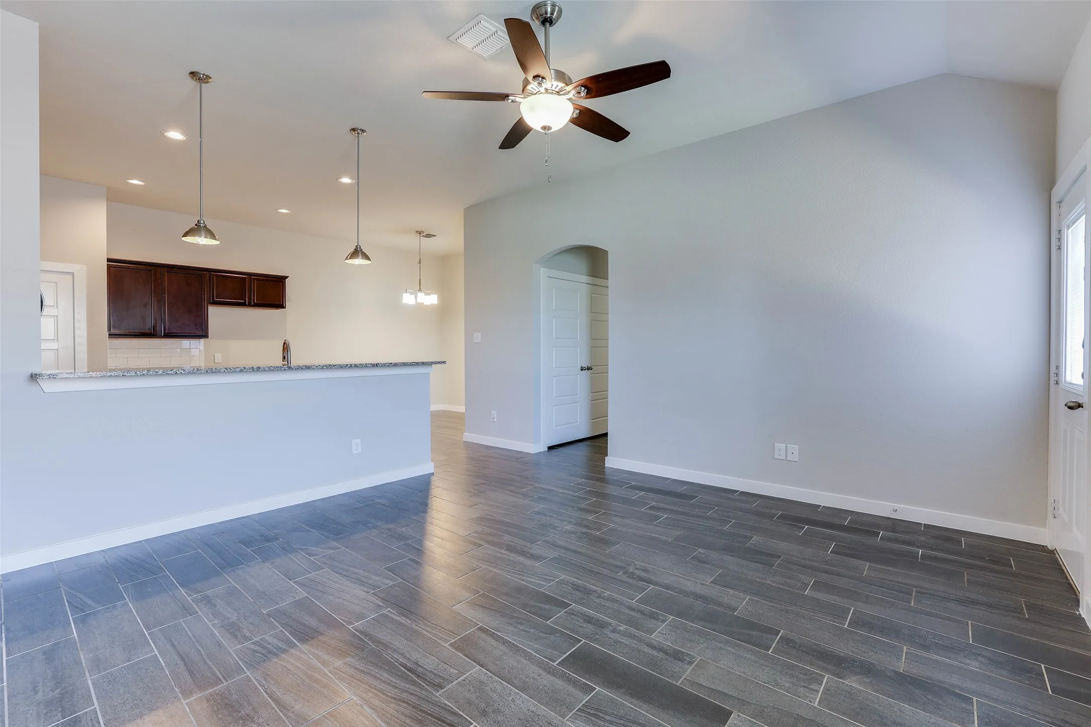 Duplex For Sale in Ellis County , 1029-1031 Skyview Court, Midlothian, Texas 76065, 6 Bedroom, 4 Bathroom, 2 Garage spaces, 2,504 Sqft, built in 2018, mls#21373655, Real Estate Agent in Midlothian, Homes For Sale in Ellis county, Homes For Sale in Midlothian, Realtor in Midlothian Texas, Real Estate Brokerage Independent Realty Texas, Luminita Cordes Realtor