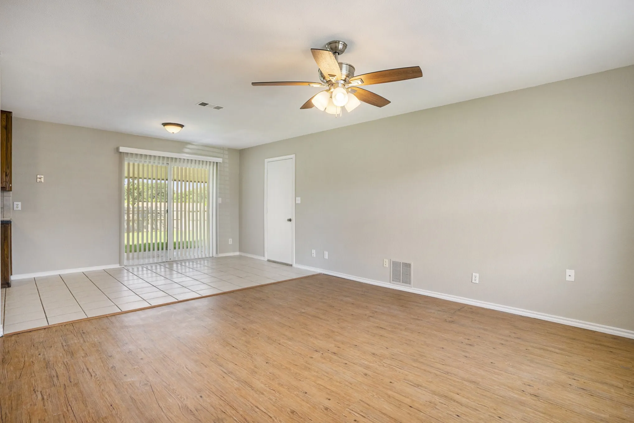 Single Family Residence For Rent in Hood County , 826 Meadowlark Circle, Granbury, Texas 76049, 2 Bedroom, 2 Bathroom, Garage spaces, 936 Sqft, built in 1985, mls#21375567, Real Estate Agent in Granbury, Homes For Rent in Hood county, Homes For Rent in Granbury, Realtor in Granbury Texas, Real Estate Brokerage Independent Realty Texas, Luminita Cordes Realtor