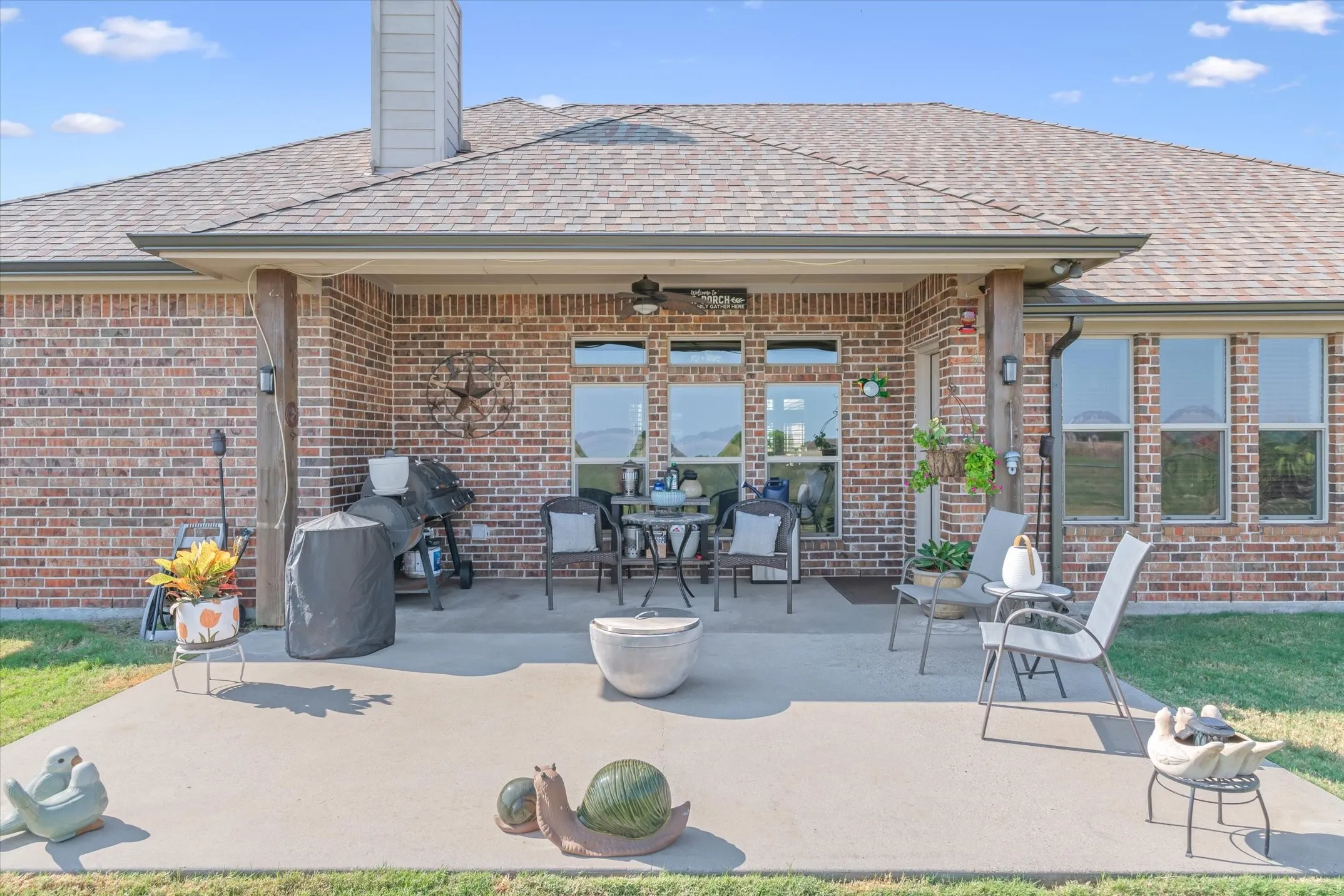 Single Family Residence For Sale in Hunt County , 3740 County Road 2156, Caddo Mills, Texas 75135, 3 Bedroom, 2 Bathroom, 2 Garage spaces, 1,920 Sqft, built in 2011, mls#21373112, Real Estate Agent in Caddo Mills, Homes For Sale in Hunt county, Homes For Sale in Caddo Mills, Realtor in Caddo Mills Texas, Real Estate Brokerage Independent Realty Texas, Luminita Cordes Realtor