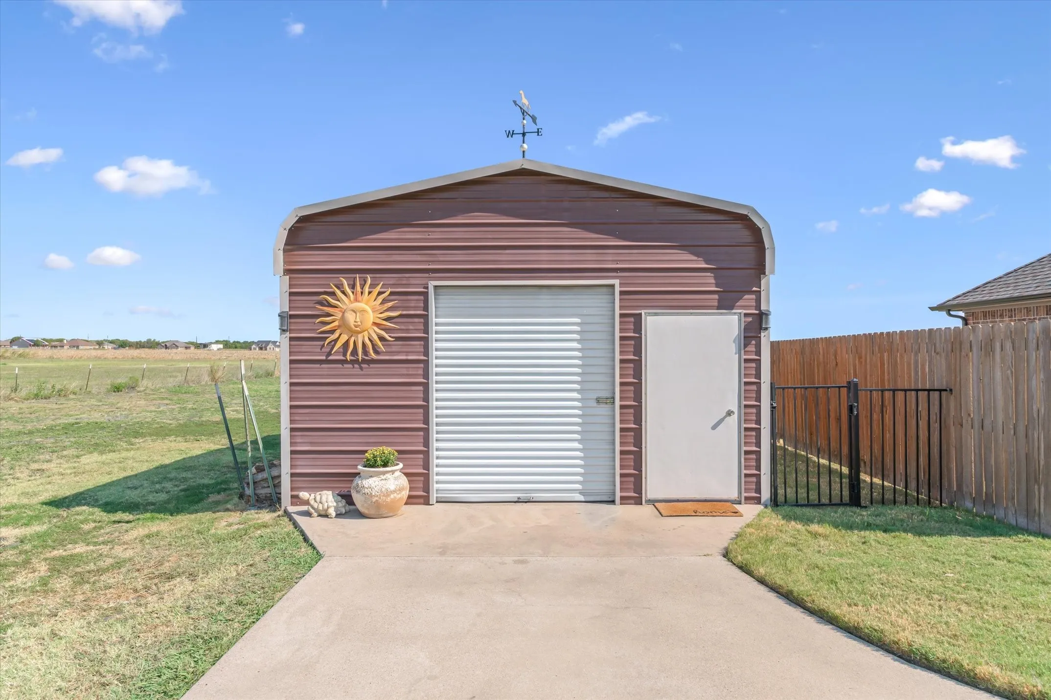 Single Family Residence For Sale in Hunt County , 3740 County Road 2156, Caddo Mills, Texas 75135, 3 Bedroom, 2 Bathroom, 2 Garage spaces, 1,920 Sqft, built in 2011, mls#21373112, Real Estate Agent in Caddo Mills, Homes For Sale in Hunt county, Homes For Sale in Caddo Mills, Realtor in Caddo Mills Texas, Real Estate Brokerage Independent Realty Texas, Luminita Cordes Realtor
