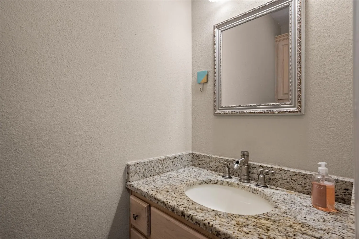Single Family Residence For Sale in Henderson County , 230 Palisade Loop, Gun Barrel City, Texas 75156, 4 Bedroom, 4 Bathroom, 2 Garage spaces, 2,809 Sqft, built in 2013, mls#21374229, Real Estate Agent in Gun Barrel City, Homes For Sale in Henderson county, Homes For Sale in Gun Barrel City, Realtor in Gun Barrel City Texas, Real Estate Brokerage Independent Realty Texas, Luminita Cordes Realtor