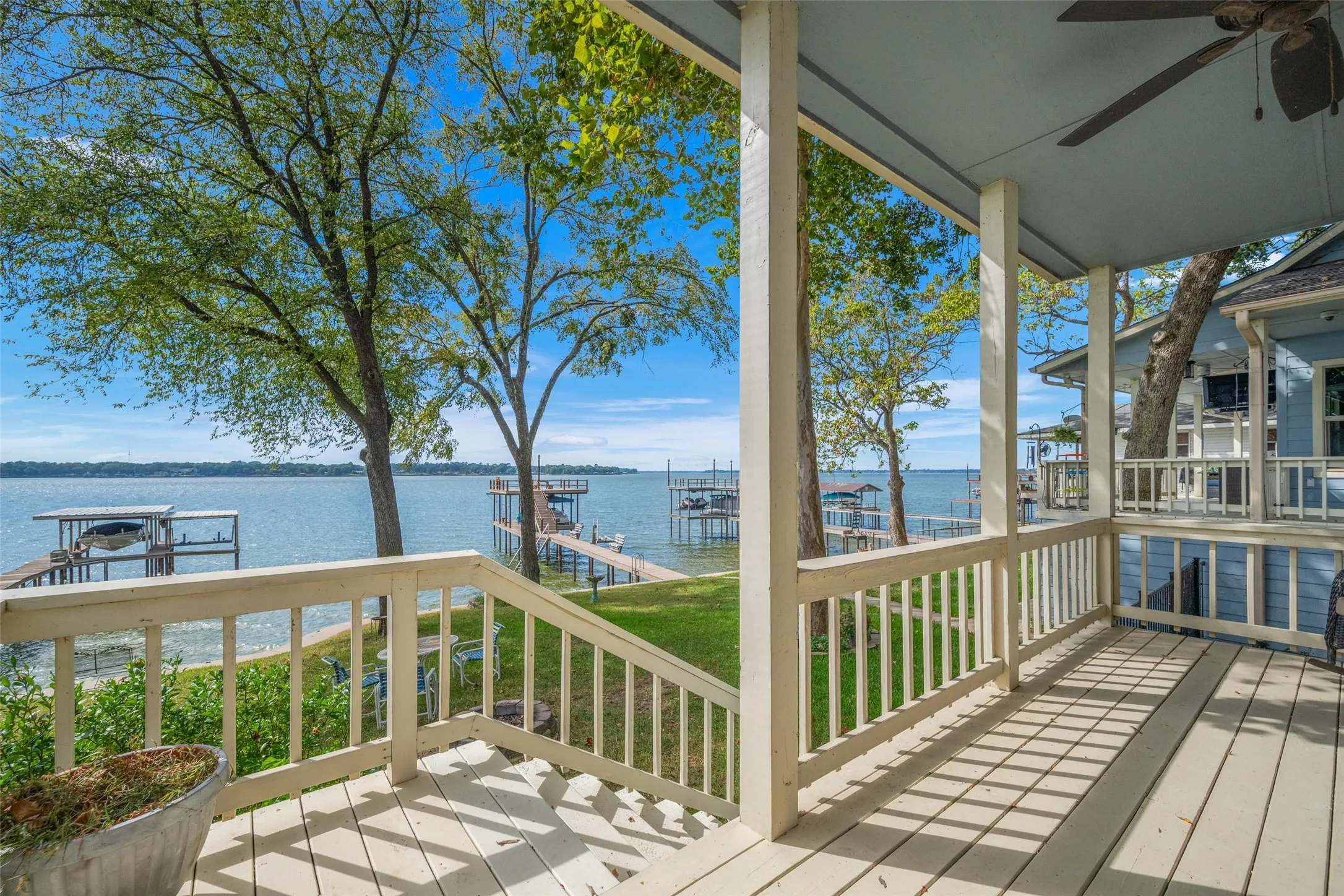 Single Family Residence For Sale in Henderson County , 230 Palisade Loop, Gun Barrel City, Texas 75156, 4 Bedroom, 4 Bathroom, 2 Garage spaces, 2,809 Sqft, built in 2013, mls#21374229, Real Estate Agent in Gun Barrel City, Homes For Sale in Henderson county, Homes For Sale in Gun Barrel City, Realtor in Gun Barrel City Texas, Real Estate Brokerage Independent Realty Texas, Luminita Cordes Realtor