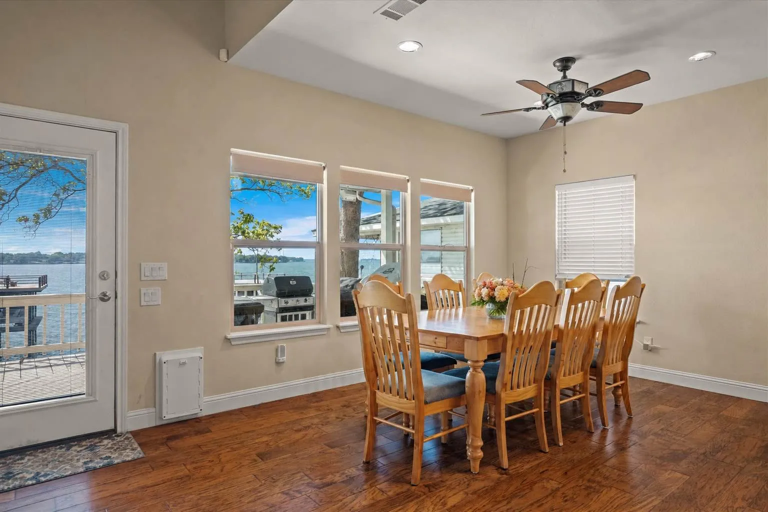 Single Family Residence For Sale in Henderson County , 230 Palisade Loop, Gun Barrel City, Texas 75156, 4 Bedroom, 4 Bathroom, 2 Garage spaces, 2,809 Sqft, built in 2013, mls#21374229, Real Estate Agent in Gun Barrel City, Homes For Sale in Henderson county, Homes For Sale in Gun Barrel City, Realtor in Gun Barrel City Texas, Real Estate Brokerage Independent Realty Texas, Luminita Cordes Realtor
