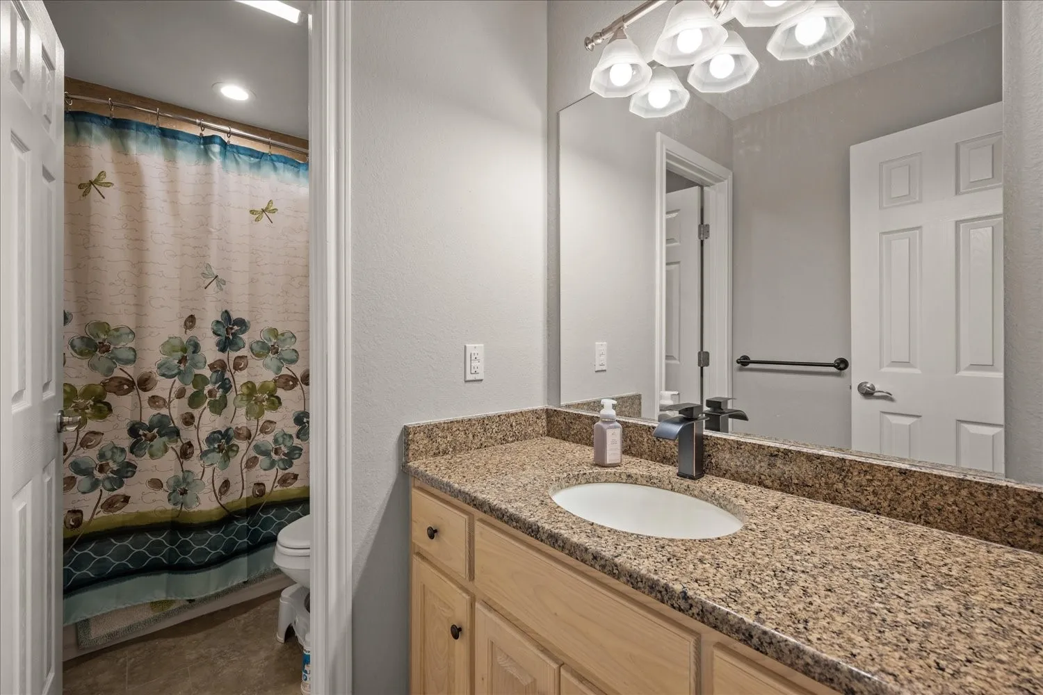 Single Family Residence For Sale in Henderson County , 230 Palisade Loop, Gun Barrel City, Texas 75156, 4 Bedroom, 4 Bathroom, 2 Garage spaces, 2,809 Sqft, built in 2013, mls#21374229, Real Estate Agent in Gun Barrel City, Homes For Sale in Henderson county, Homes For Sale in Gun Barrel City, Realtor in Gun Barrel City Texas, Real Estate Brokerage Independent Realty Texas, Luminita Cordes Realtor