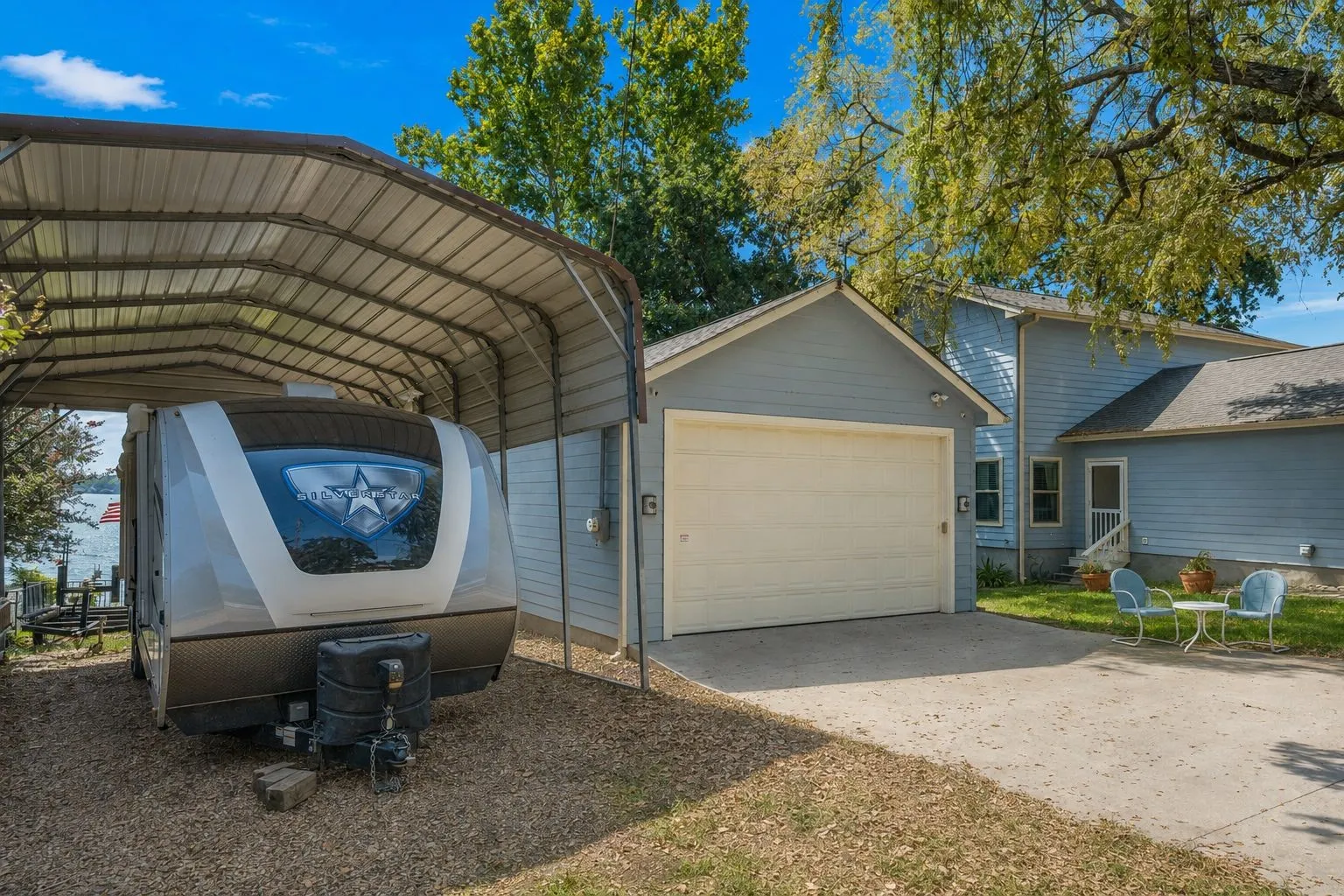 Single Family Residence For Sale in Henderson County , 230 Palisade Loop, Gun Barrel City, Texas 75156, 4 Bedroom, 4 Bathroom, 2 Garage spaces, 2,809 Sqft, built in 2013, mls#21374229, Real Estate Agent in Gun Barrel City, Homes For Sale in Henderson county, Homes For Sale in Gun Barrel City, Realtor in Gun Barrel City Texas, Real Estate Brokerage Independent Realty Texas, Luminita Cordes Realtor