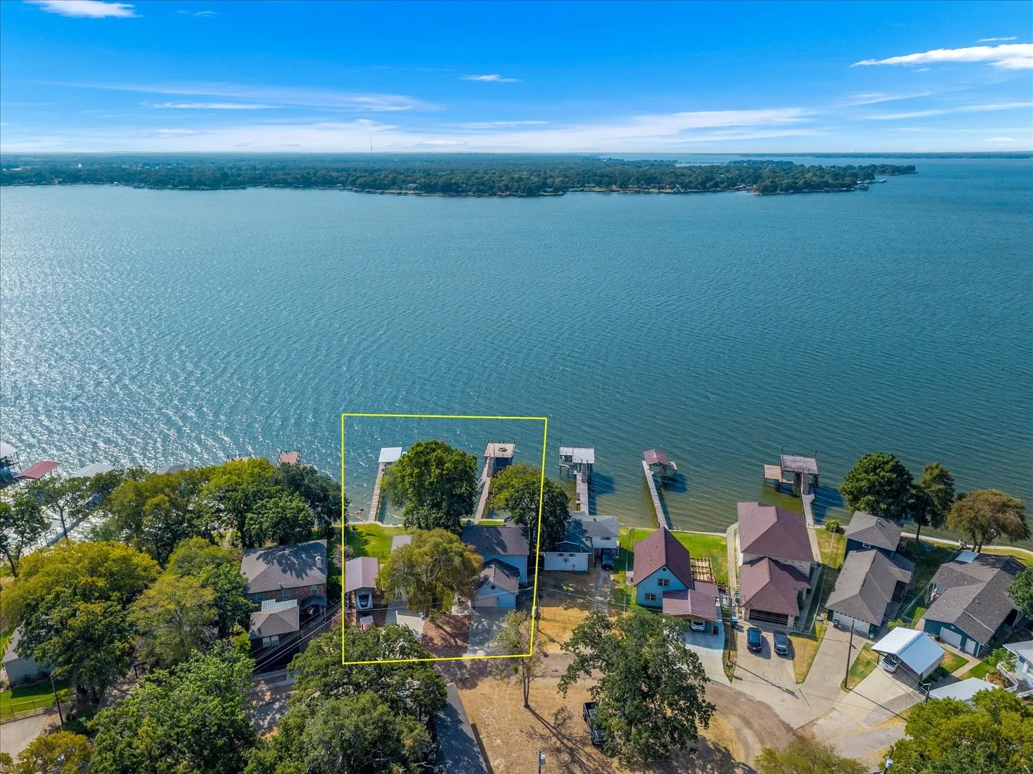 Single Family Residence For Sale in Henderson County , 230 Palisade Loop, Gun Barrel City, Texas 75156, 4 Bedroom, 4 Bathroom, 2 Garage spaces, 2,809 Sqft, built in 2013, mls#21374229, Real Estate Agent in Gun Barrel City, Homes For Sale in Henderson county, Homes For Sale in Gun Barrel City, Realtor in Gun Barrel City Texas, Real Estate Brokerage Independent Realty Texas, Luminita Cordes Realtor