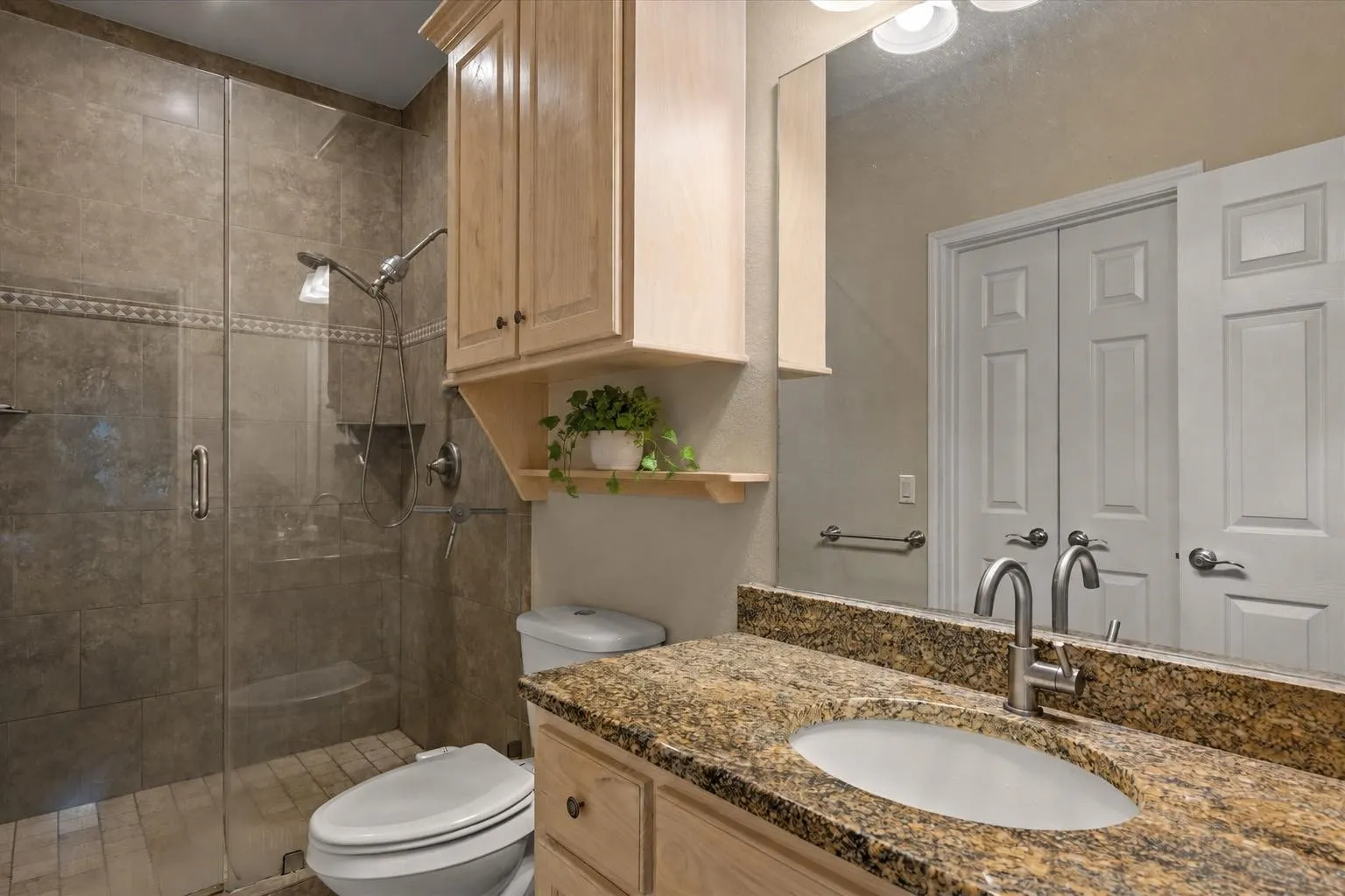 Single Family Residence For Sale in Henderson County , 230 Palisade Loop, Gun Barrel City, Texas 75156, 4 Bedroom, 4 Bathroom, 2 Garage spaces, 2,809 Sqft, built in 2013, mls#21374229, Real Estate Agent in Gun Barrel City, Homes For Sale in Henderson county, Homes For Sale in Gun Barrel City, Realtor in Gun Barrel City Texas, Real Estate Brokerage Independent Realty Texas, Luminita Cordes Realtor