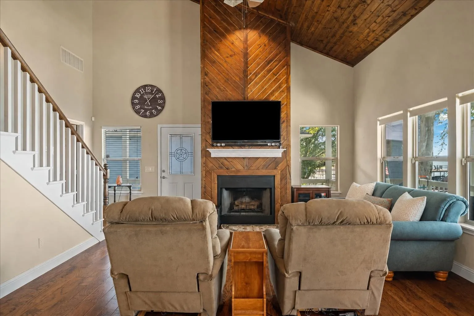 Single Family Residence For Sale in Henderson County , 230 Palisade Loop, Gun Barrel City, Texas 75156, 4 Bedroom, 4 Bathroom, 2 Garage spaces, 2,809 Sqft, built in 2013, mls#21374229, Real Estate Agent in Gun Barrel City, Homes For Sale in Henderson county, Homes For Sale in Gun Barrel City, Realtor in Gun Barrel City Texas, Real Estate Brokerage Independent Realty Texas, Luminita Cordes Realtor