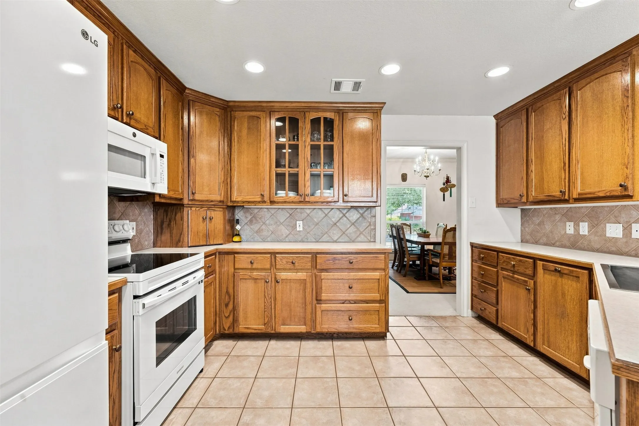 Single Family Residence For Sale in Mc Lennan County , 1209 Heatherwood, Hewitt, Texas 76643, 4 Bedroom, 3 Bathroom, 2 Garage spaces, 2,025 Sqft, built in 2001, mls#21375540, Real Estate Agent in Hewitt, Homes For Sale in Mc Lennan county, Homes For Sale in Hewitt, Realtor in Hewitt Texas, Real Estate Brokerage Independent Realty Texas, Luminita Cordes Realtor