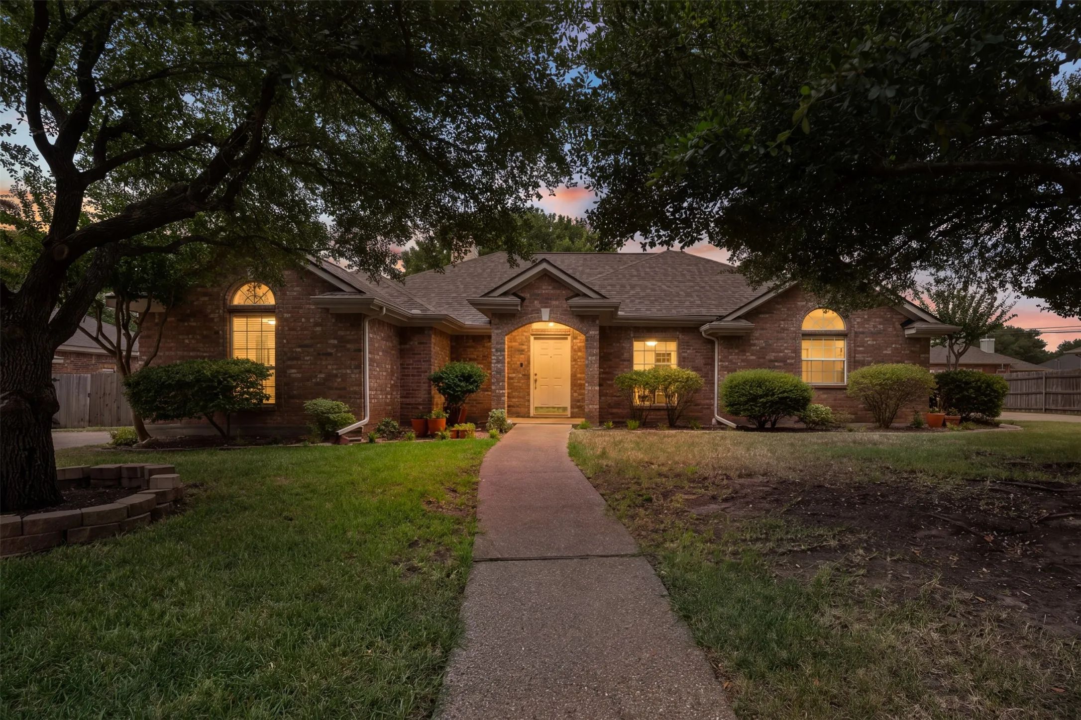 Single Family Residence For Sale in Mc Lennan County , 1209 Heatherwood, Hewitt, Texas 76643, 4 Bedroom, 3 Bathroom, 2 Garage spaces, 2,025 Sqft, built in 2001, mls#21375540, Real Estate Agent in Hewitt, Homes For Sale in Mc Lennan county, Homes For Sale in Hewitt, Realtor in Hewitt Texas, Real Estate Brokerage Independent Realty Texas, Luminita Cordes Realtor