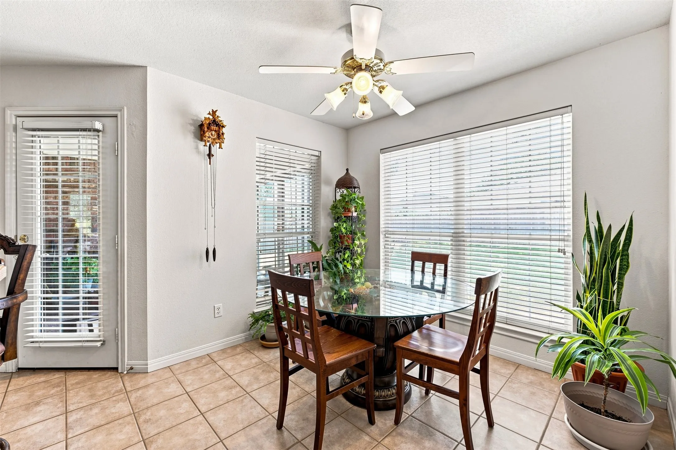 Single Family Residence For Sale in Mc Lennan County , 1209 Heatherwood, Hewitt, Texas 76643, 4 Bedroom, 3 Bathroom, 2 Garage spaces, 2,025 Sqft, built in 2001, mls#21375540, Real Estate Agent in Hewitt, Homes For Sale in Mc Lennan county, Homes For Sale in Hewitt, Realtor in Hewitt Texas, Real Estate Brokerage Independent Realty Texas, Luminita Cordes Realtor