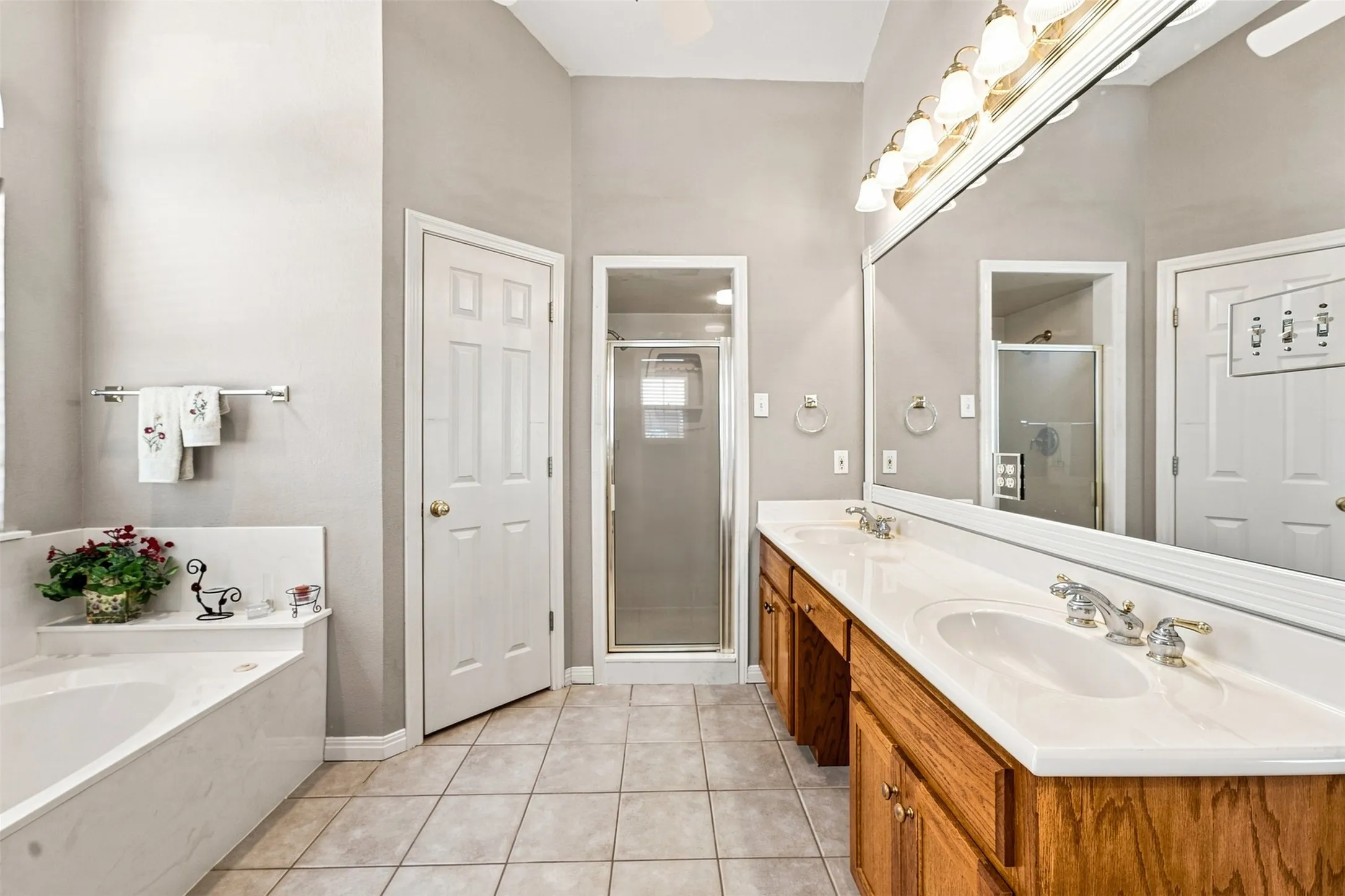 Single Family Residence For Sale in Mc Lennan County , 1209 Heatherwood, Hewitt, Texas 76643, 4 Bedroom, 3 Bathroom, 2 Garage spaces, 2,025 Sqft, built in 2001, mls#21375540, Real Estate Agent in Hewitt, Homes For Sale in Mc Lennan county, Homes For Sale in Hewitt, Realtor in Hewitt Texas, Real Estate Brokerage Independent Realty Texas, Luminita Cordes Realtor
