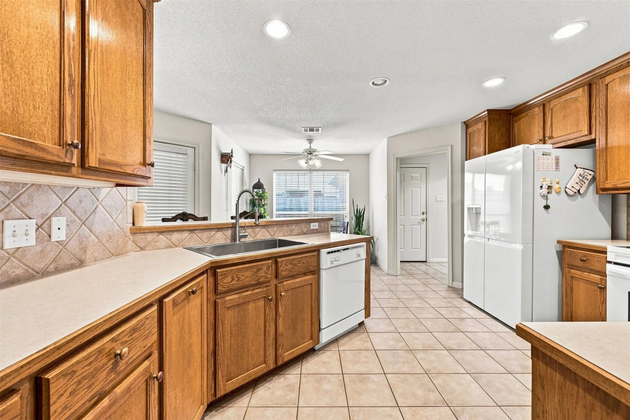 Single Family Residence For Sale in Mc Lennan County , 1209 Heatherwood, Hewitt, Texas 76643, 4 Bedroom, 3 Bathroom, 2 Garage spaces, 2,025 Sqft, built in 2001, mls#21375540, Real Estate Agent in Hewitt, Homes For Sale in Mc Lennan county, Homes For Sale in Hewitt, Realtor in Hewitt Texas, Real Estate Brokerage Independent Realty Texas, Luminita Cordes Realtor