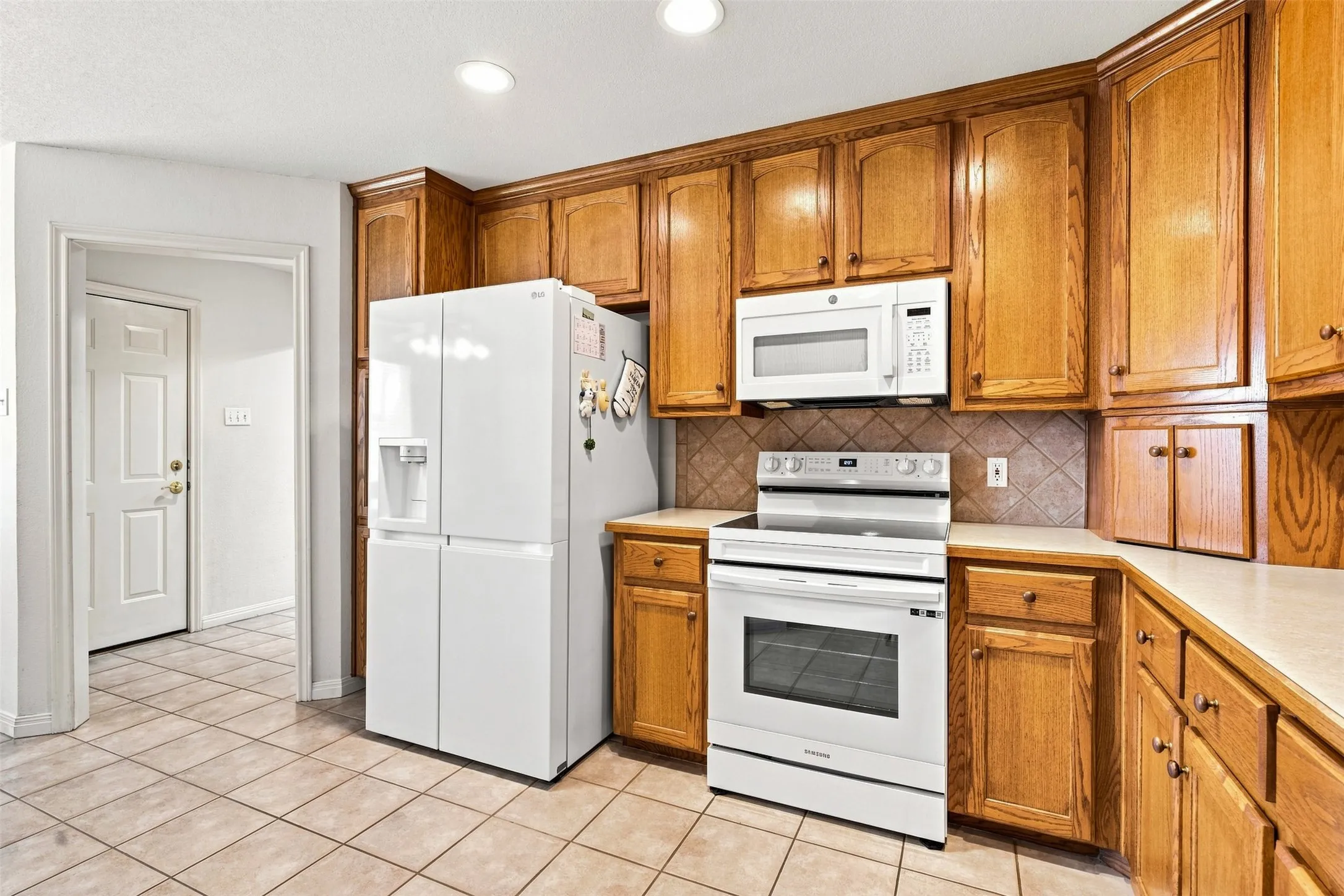 Single Family Residence For Sale in Mc Lennan County , 1209 Heatherwood, Hewitt, Texas 76643, 4 Bedroom, 3 Bathroom, 2 Garage spaces, 2,025 Sqft, built in 2001, mls#21375540, Real Estate Agent in Hewitt, Homes For Sale in Mc Lennan county, Homes For Sale in Hewitt, Realtor in Hewitt Texas, Real Estate Brokerage Independent Realty Texas, Luminita Cordes Realtor