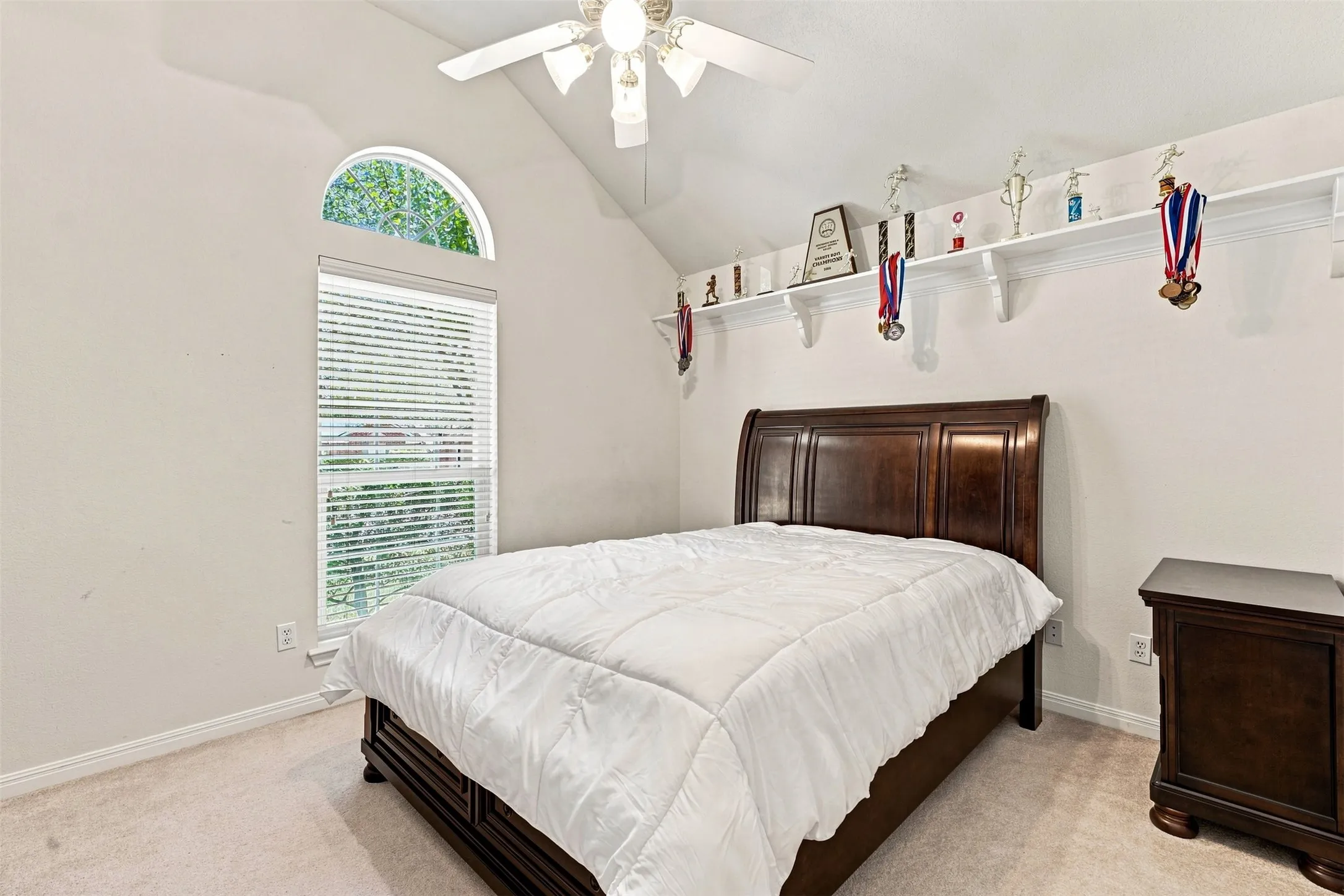 Single Family Residence For Sale in Mc Lennan County , 1209 Heatherwood, Hewitt, Texas 76643, 4 Bedroom, 3 Bathroom, 2 Garage spaces, 2,025 Sqft, built in 2001, mls#21375540, Real Estate Agent in Hewitt, Homes For Sale in Mc Lennan county, Homes For Sale in Hewitt, Realtor in Hewitt Texas, Real Estate Brokerage Independent Realty Texas, Luminita Cordes Realtor