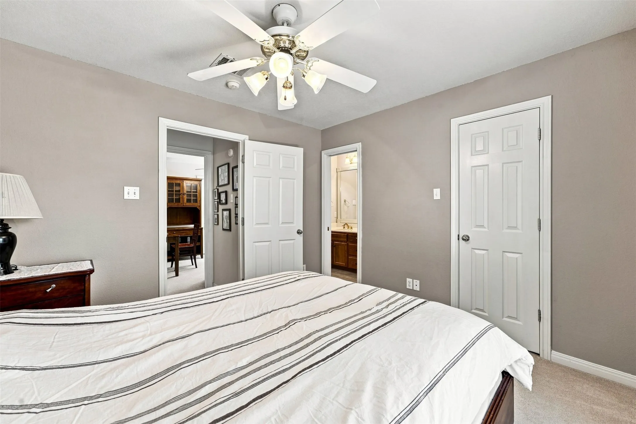 Single Family Residence For Sale in Mc Lennan County , 1209 Heatherwood, Hewitt, Texas 76643, 4 Bedroom, 3 Bathroom, 2 Garage spaces, 2,025 Sqft, built in 2001, mls#21375540, Real Estate Agent in Hewitt, Homes For Sale in Mc Lennan county, Homes For Sale in Hewitt, Realtor in Hewitt Texas, Real Estate Brokerage Independent Realty Texas, Luminita Cordes Realtor