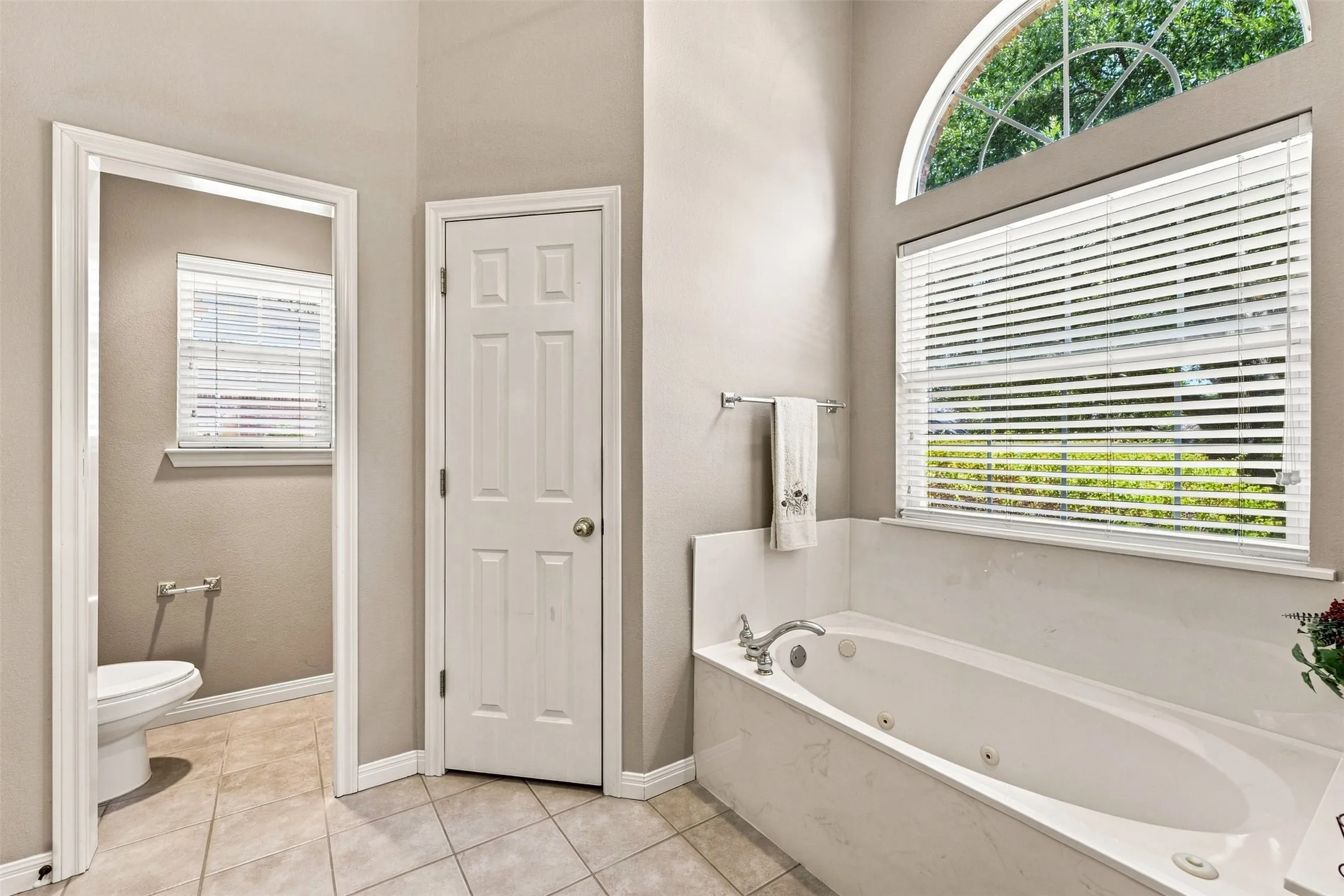 Single Family Residence For Sale in Mc Lennan County , 1209 Heatherwood, Hewitt, Texas 76643, 4 Bedroom, 3 Bathroom, 2 Garage spaces, 2,025 Sqft, built in 2001, mls#21375540, Real Estate Agent in Hewitt, Homes For Sale in Mc Lennan county, Homes For Sale in Hewitt, Realtor in Hewitt Texas, Real Estate Brokerage Independent Realty Texas, Luminita Cordes Realtor