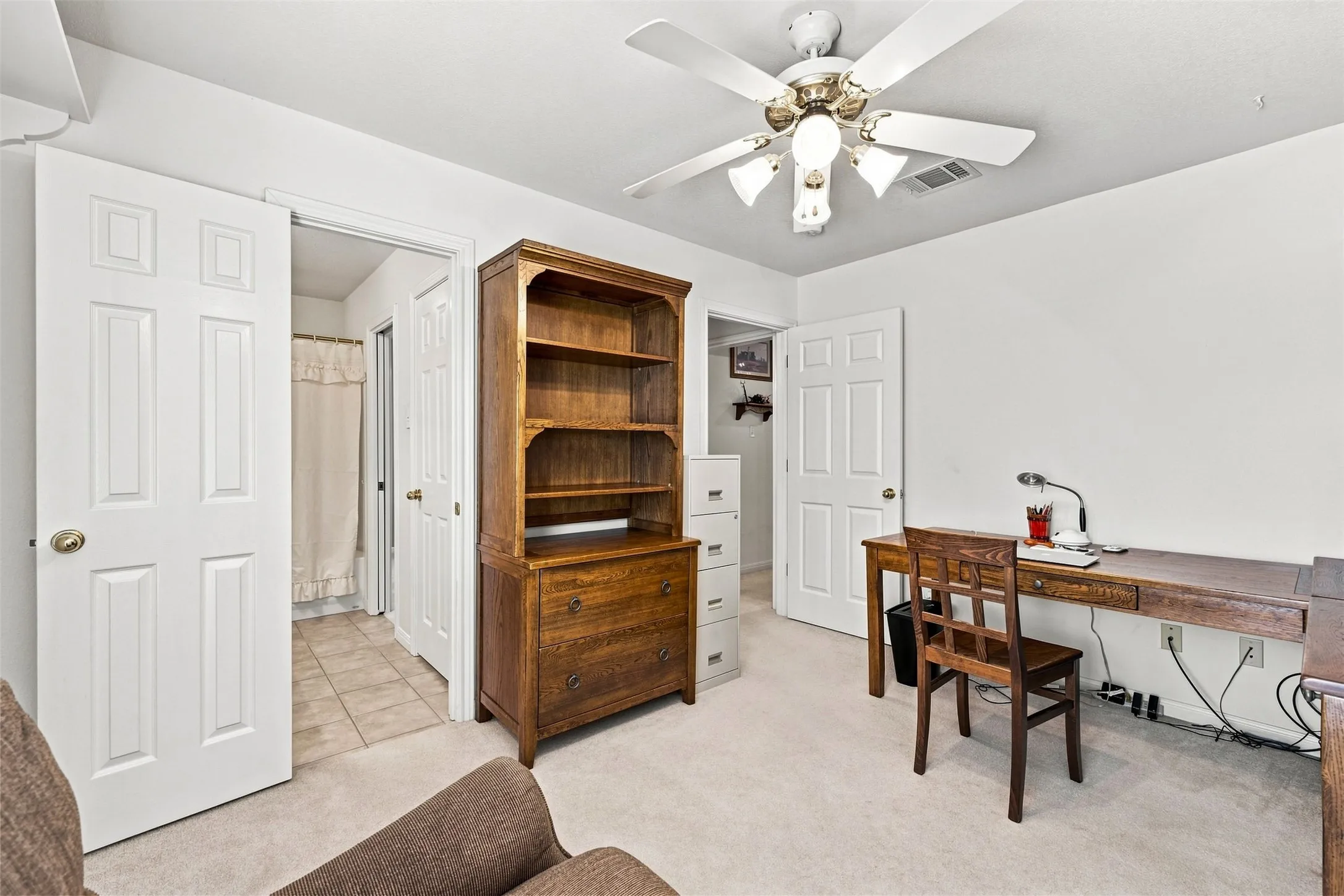 Single Family Residence For Sale in Mc Lennan County , 1209 Heatherwood, Hewitt, Texas 76643, 4 Bedroom, 3 Bathroom, 2 Garage spaces, 2,025 Sqft, built in 2001, mls#21375540, Real Estate Agent in Hewitt, Homes For Sale in Mc Lennan county, Homes For Sale in Hewitt, Realtor in Hewitt Texas, Real Estate Brokerage Independent Realty Texas, Luminita Cordes Realtor