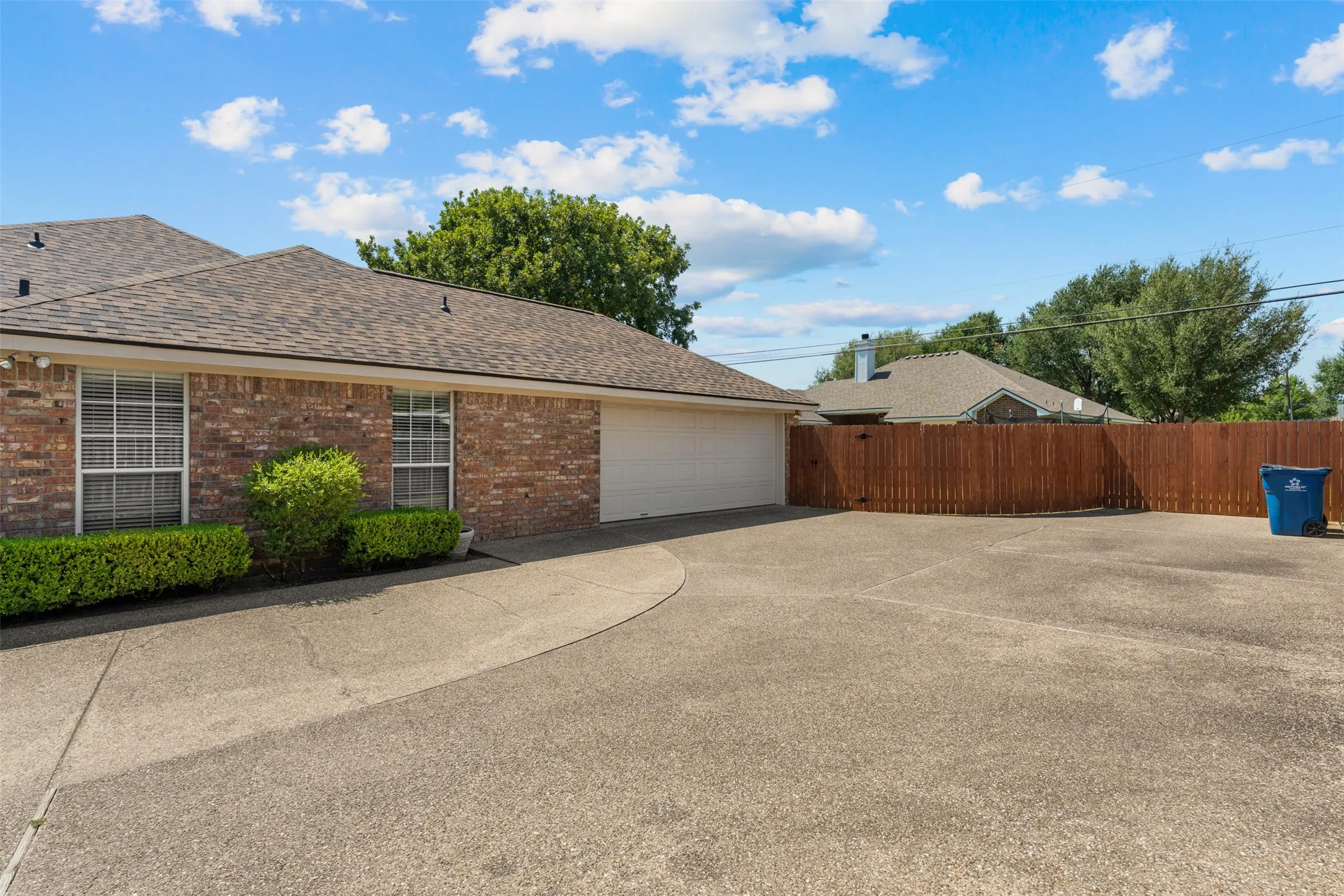 Single Family Residence For Sale in Mc Lennan County , 1209 Heatherwood, Hewitt, Texas 76643, 4 Bedroom, 3 Bathroom, 2 Garage spaces, 2,025 Sqft, built in 2001, mls#21375540, Real Estate Agent in Hewitt, Homes For Sale in Mc Lennan county, Homes For Sale in Hewitt, Realtor in Hewitt Texas, Real Estate Brokerage Independent Realty Texas, Luminita Cordes Realtor