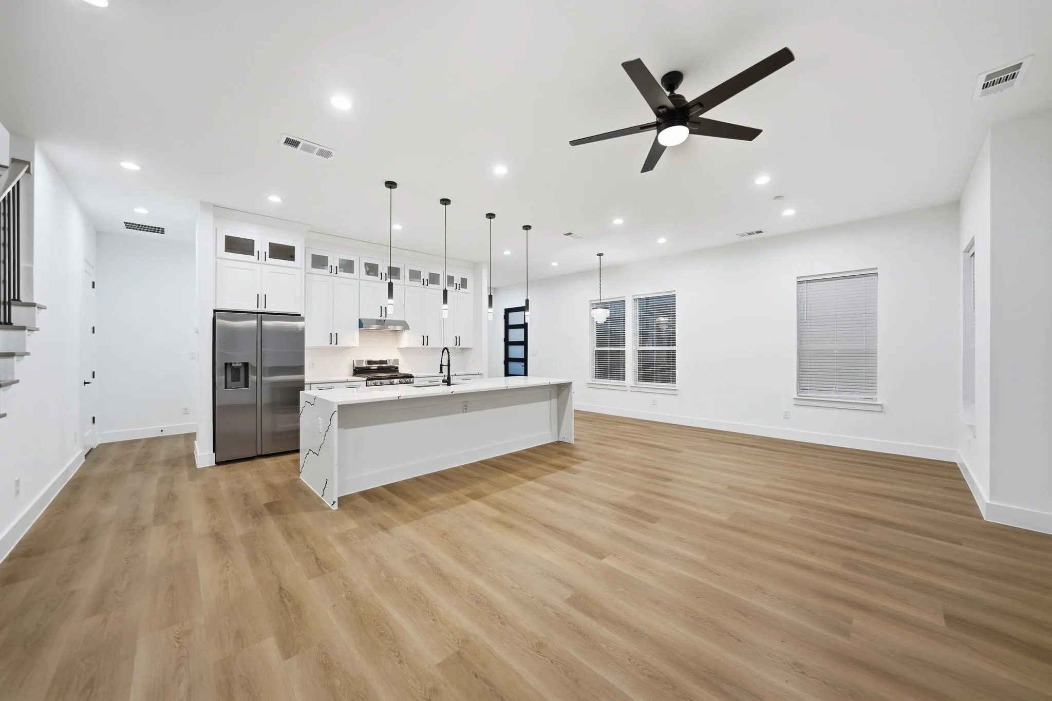 Townhouse For Rent in Dallas County , 310 E 7th Street, Dallas, Texas 75203, 3 Bedroom, 3 Bathroom, 2 Garage spaces, 2,399 Sqft, built in 2025, mls#21370708, Real Estate Agent in Dallas, Homes For Rent in Dallas county, Homes For Rent in Dallas, Realtor in Dallas Texas, Real Estate Brokerage Independent Realty Texas, Luminita Cordes Realtor