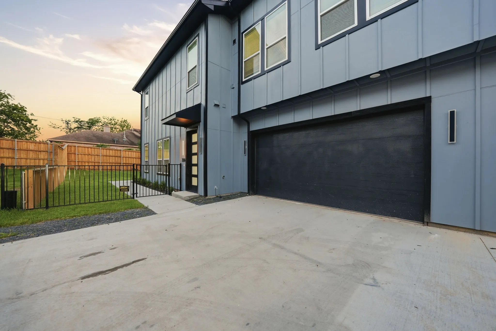 Townhouse For Rent in Dallas County , 310 E 7th Street, Dallas, Texas 75203, 3 Bedroom, 3 Bathroom, 2 Garage spaces, 2,399 Sqft, built in 2025, mls#21370708, Real Estate Agent in Dallas, Homes For Rent in Dallas county, Homes For Rent in Dallas, Realtor in Dallas Texas, Real Estate Brokerage Independent Realty Texas, Luminita Cordes Realtor