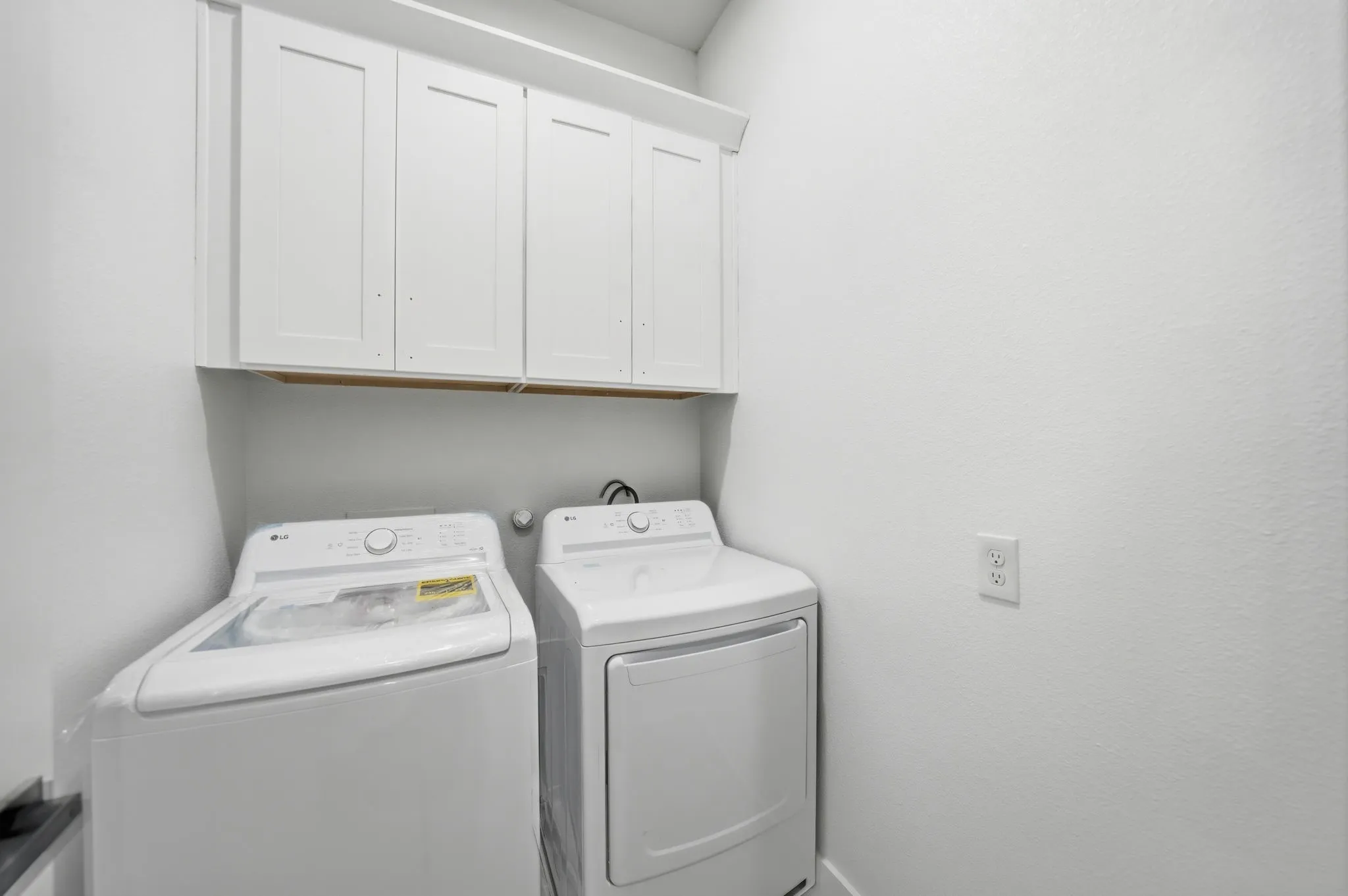 Townhouse For Rent in Dallas County , 310 E 7th Street, Dallas, Texas 75203, 3 Bedroom, 3 Bathroom, 2 Garage spaces, 2,399 Sqft, built in 2025, mls#21370708, Real Estate Agent in Dallas, Homes For Rent in Dallas county, Homes For Rent in Dallas, Realtor in Dallas Texas, Real Estate Brokerage Independent Realty Texas, Luminita Cordes Realtor