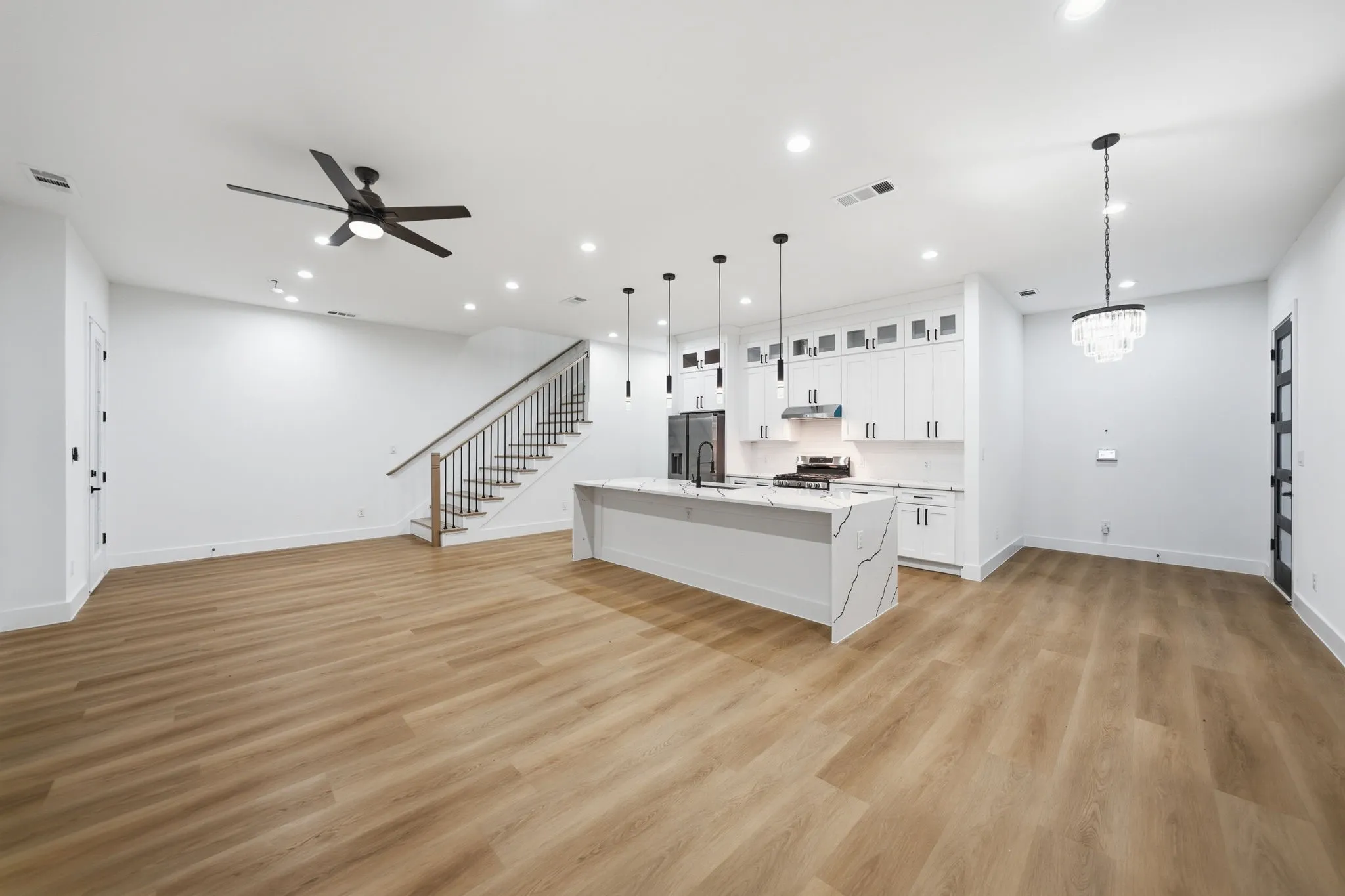 Townhouse For Rent in Dallas County , 310 E 7th Street, Dallas, Texas 75203, 3 Bedroom, 3 Bathroom, 2 Garage spaces, 2,399 Sqft, built in 2025, mls#21370708, Real Estate Agent in Dallas, Homes For Rent in Dallas county, Homes For Rent in Dallas, Realtor in Dallas Texas, Real Estate Brokerage Independent Realty Texas, Luminita Cordes Realtor