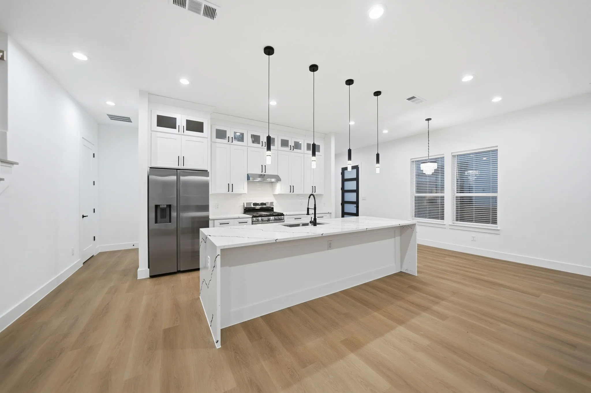 Townhouse For Rent in Dallas County , 310 E 7th Street, Dallas, Texas 75203, 3 Bedroom, 3 Bathroom, 2 Garage spaces, 2,399 Sqft, built in 2025, mls#21370708, Real Estate Agent in Dallas, Homes For Rent in Dallas county, Homes For Rent in Dallas, Realtor in Dallas Texas, Real Estate Brokerage Independent Realty Texas, Luminita Cordes Realtor