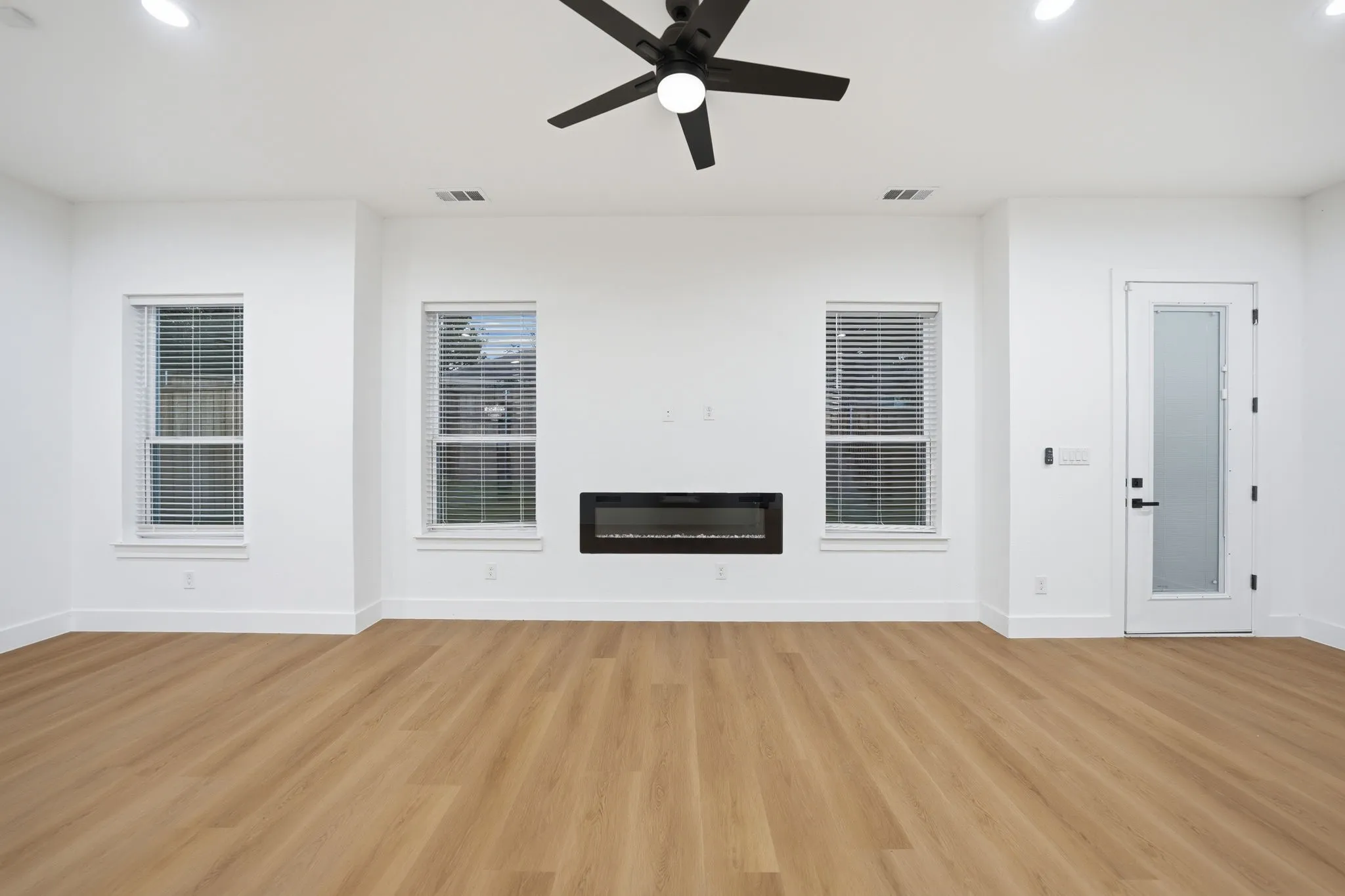 Townhouse For Rent in Dallas County , 310 E 7th Street, Dallas, Texas 75203, 3 Bedroom, 3 Bathroom, 2 Garage spaces, 2,399 Sqft, built in 2025, mls#21370708, Real Estate Agent in Dallas, Homes For Rent in Dallas county, Homes For Rent in Dallas, Realtor in Dallas Texas, Real Estate Brokerage Independent Realty Texas, Luminita Cordes Realtor