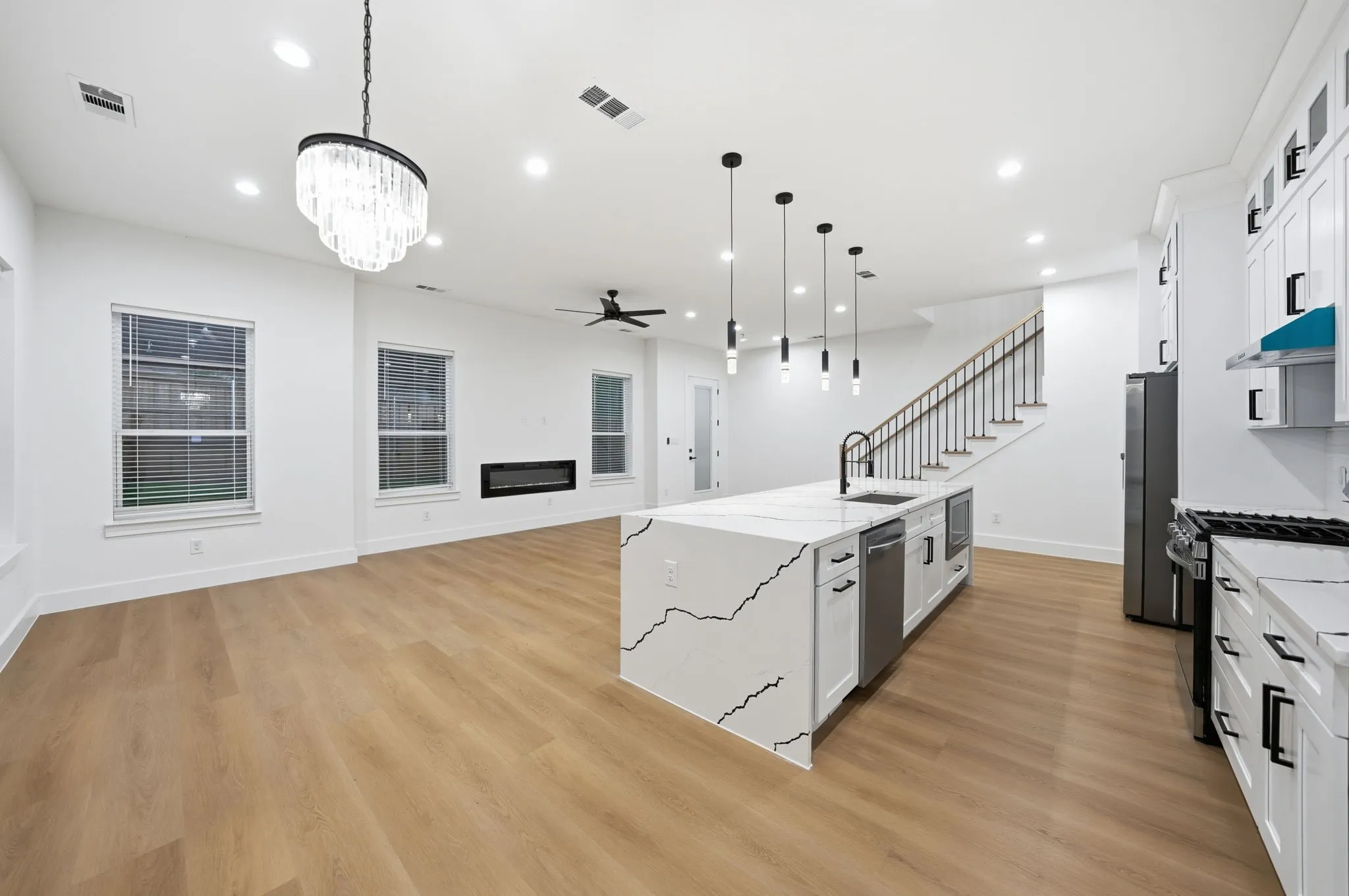 Townhouse For Rent in Dallas County , 310 E 7th Street, Dallas, Texas 75203, 3 Bedroom, 3 Bathroom, 2 Garage spaces, 2,399 Sqft, built in 2025, mls#21370708, Real Estate Agent in Dallas, Homes For Rent in Dallas county, Homes For Rent in Dallas, Realtor in Dallas Texas, Real Estate Brokerage Independent Realty Texas, Luminita Cordes Realtor