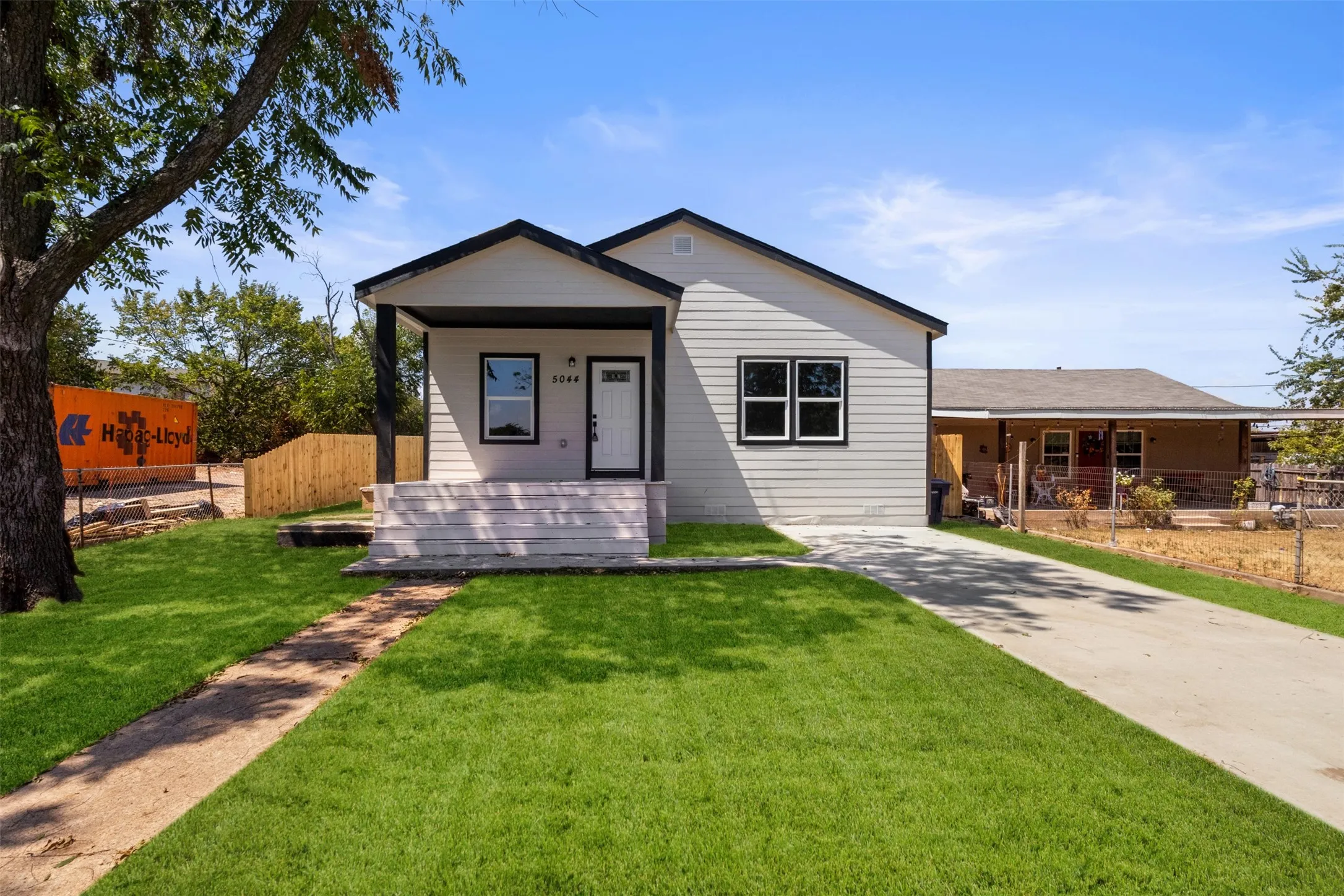 Single Family Residence For Sale in Tarrant County , 5044 Townsend Drive, Fort Worth, Texas 76115, 4 Bedroom, 2 Bathroom, Garage spaces, 1,682 Sqft, built in 1947, mls#21365754, Real Estate Agent in Fort Worth, Homes For Sale in Tarrant county, Homes For Sale in Fort Worth, Realtor in Fort Worth Texas, Real Estate Brokerage Independent Realty Texas, Luminita Cordes Realtor