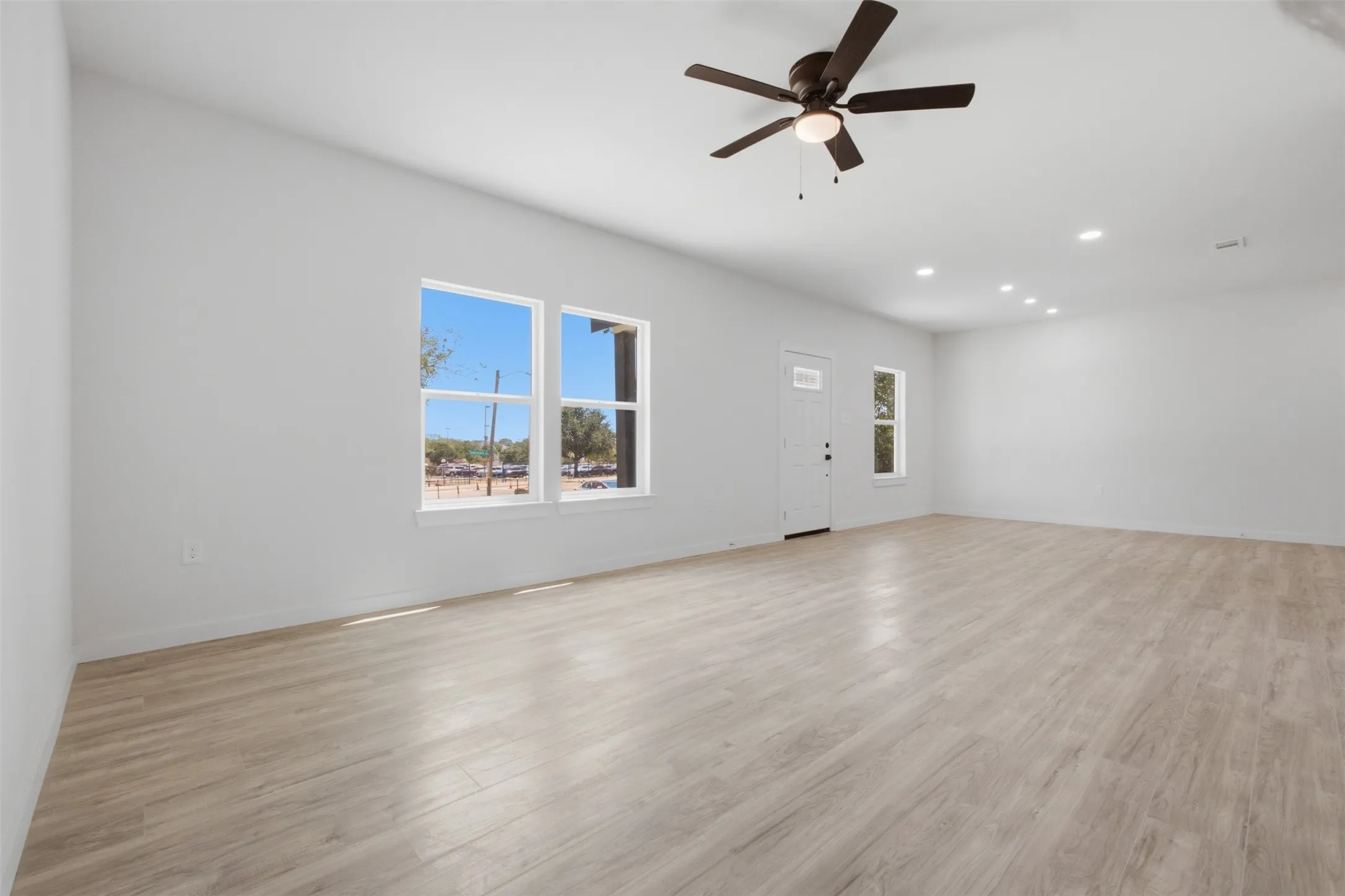 Single Family Residence For Sale in Tarrant County , 5044 Townsend Drive, Fort Worth, Texas 76115, 4 Bedroom, 2 Bathroom, Garage spaces, 1,682 Sqft, built in 1947, mls#21365754, Real Estate Agent in Fort Worth, Homes For Sale in Tarrant county, Homes For Sale in Fort Worth, Realtor in Fort Worth Texas, Real Estate Brokerage Independent Realty Texas, Luminita Cordes Realtor