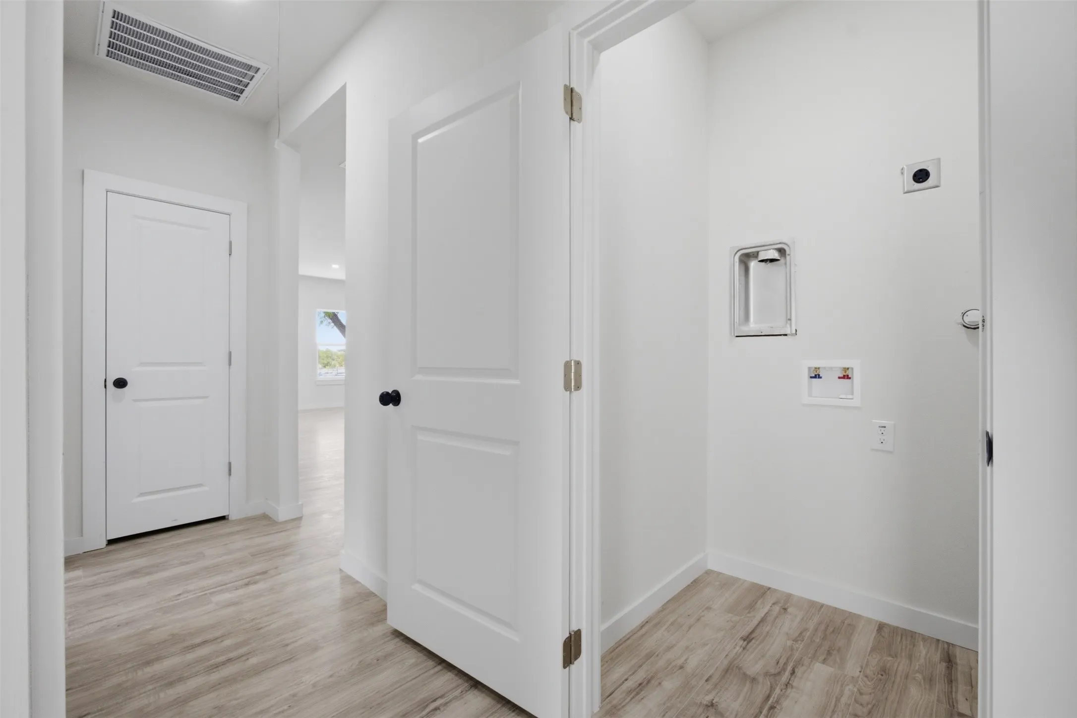 Single Family Residence For Sale in Tarrant County , 5044 Townsend Drive, Fort Worth, Texas 76115, 4 Bedroom, 2 Bathroom, Garage spaces, 1,682 Sqft, built in 1947, mls#21365754, Real Estate Agent in Fort Worth, Homes For Sale in Tarrant county, Homes For Sale in Fort Worth, Realtor in Fort Worth Texas, Real Estate Brokerage Independent Realty Texas, Luminita Cordes Realtor