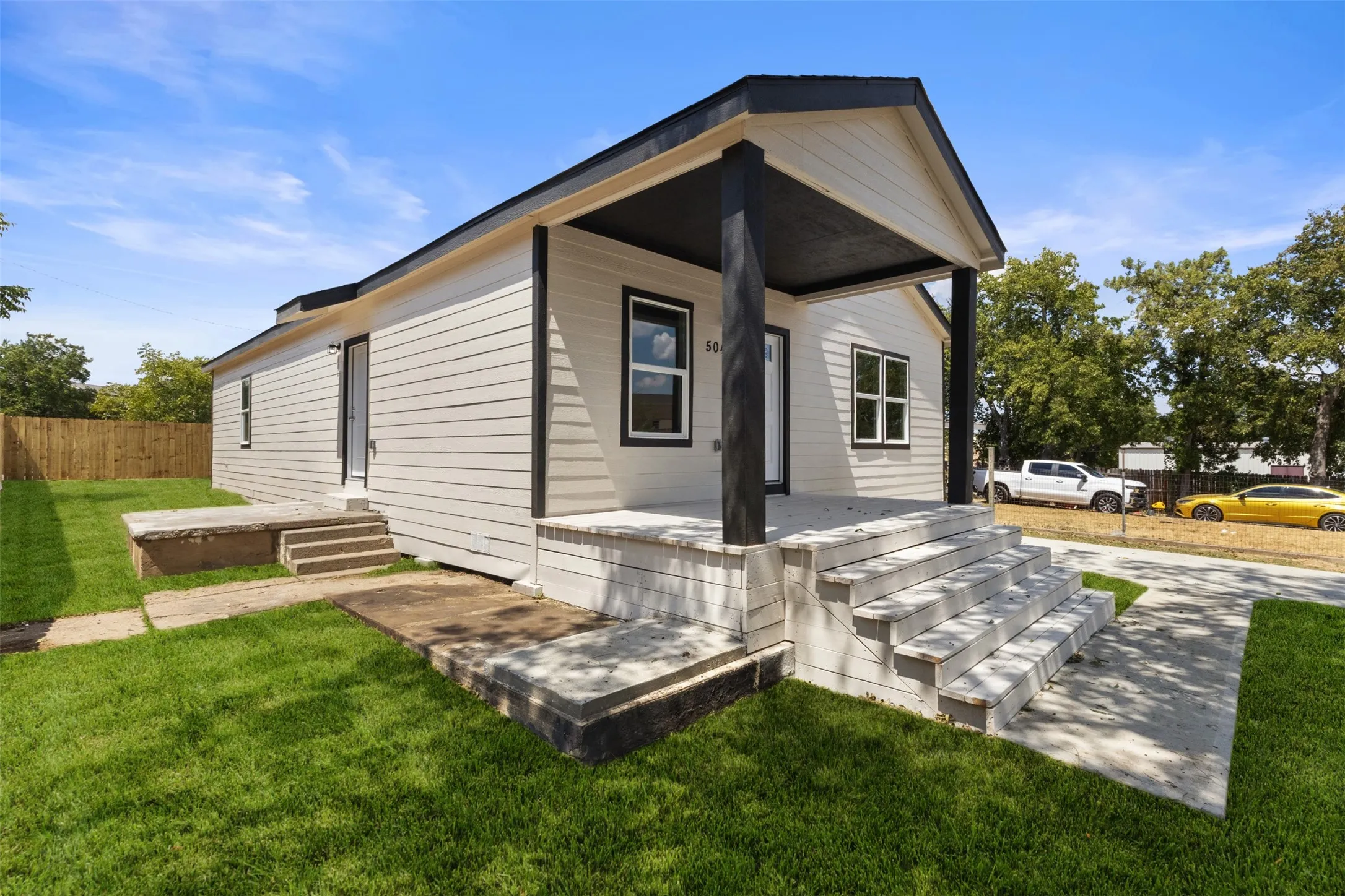Single Family Residence For Sale in Tarrant County , 5044 Townsend Drive, Fort Worth, Texas 76115, 4 Bedroom, 2 Bathroom, Garage spaces, 1,682 Sqft, built in 1947, mls#21365754, Real Estate Agent in Fort Worth, Homes For Sale in Tarrant county, Homes For Sale in Fort Worth, Realtor in Fort Worth Texas, Real Estate Brokerage Independent Realty Texas, Luminita Cordes Realtor