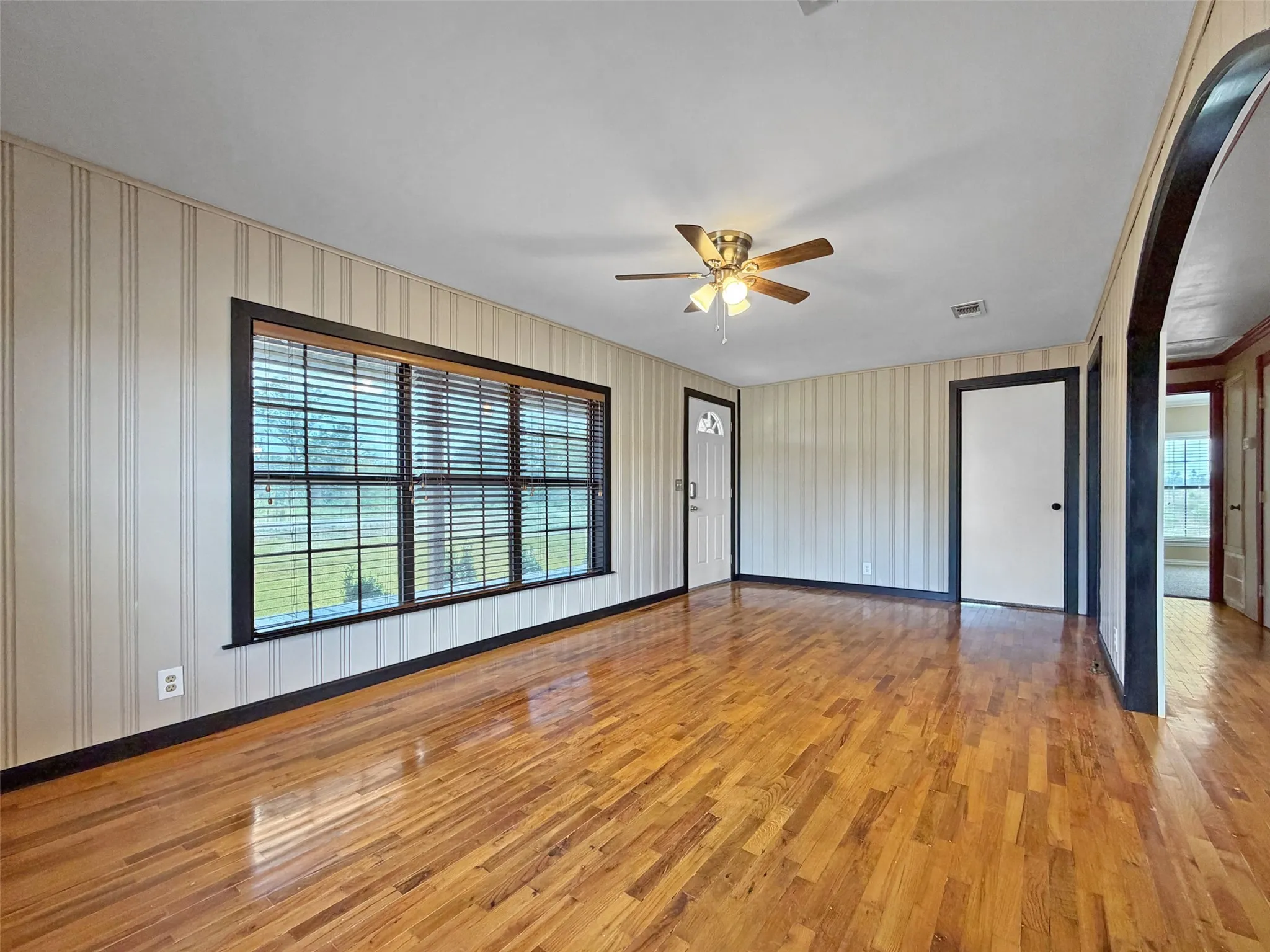Single Family Residence For Sale in Red River (TX) County , 2461 FM 2118, Bagwell, Texas 75412, 2 Bedroom, 2 Bathroom, Garage spaces, 968 Sqft, built in 1942, mls#21375587, Real Estate Agent in Bagwell, Homes For Sale in Red River (TX) county, Homes For Sale in Bagwell, Realtor in Bagwell Texas, Real Estate Brokerage Independent Realty Texas, Luminita Cordes Realtor