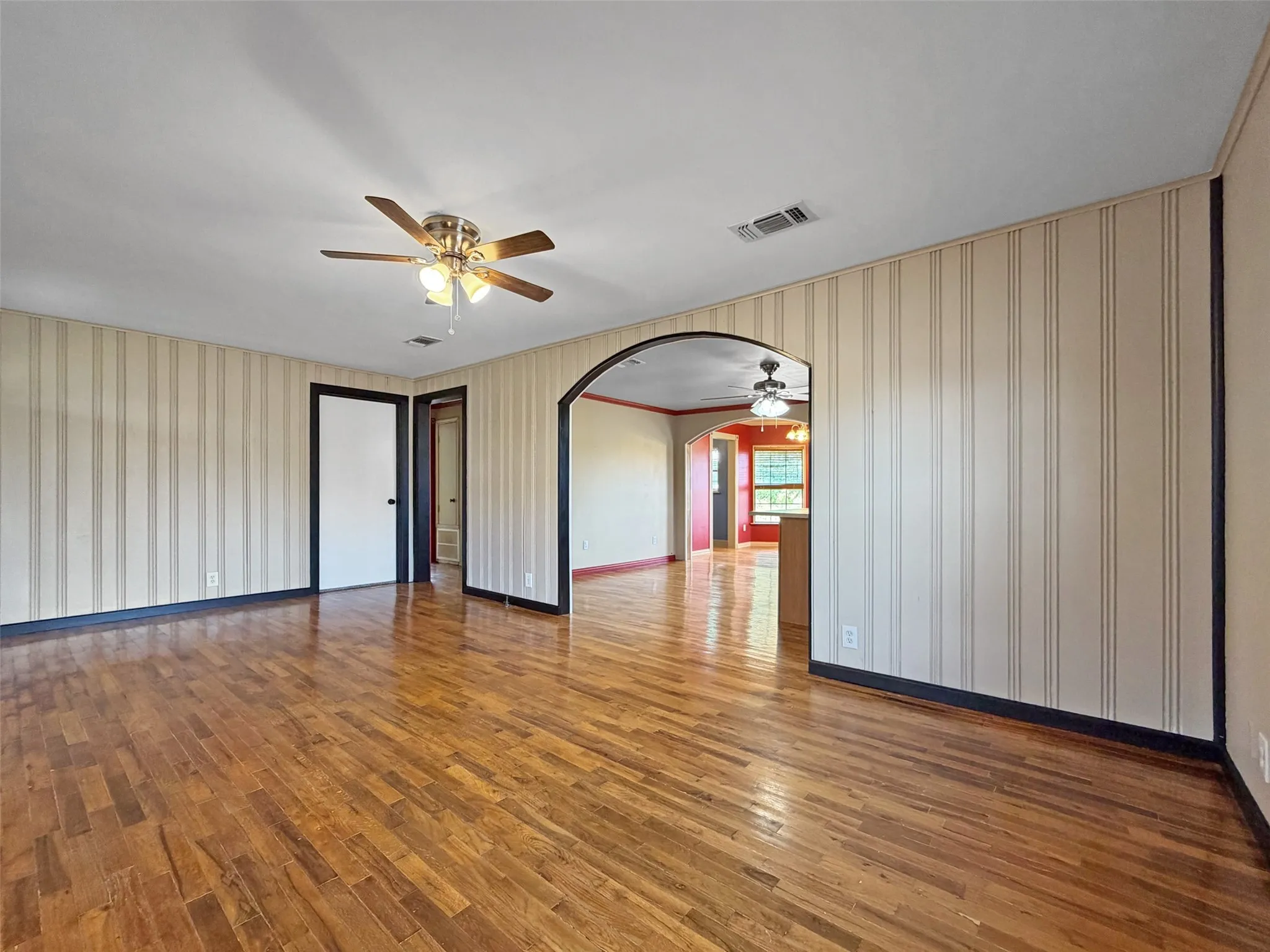 Single Family Residence For Sale in Red River (TX) County , 2461 FM 2118, Bagwell, Texas 75412, 2 Bedroom, 2 Bathroom, Garage spaces, 968 Sqft, built in 1942, mls#21375587, Real Estate Agent in Bagwell, Homes For Sale in Red River (TX) county, Homes For Sale in Bagwell, Realtor in Bagwell Texas, Real Estate Brokerage Independent Realty Texas, Luminita Cordes Realtor